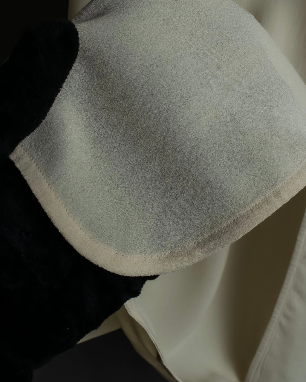 "GIORGIO ARMANI" Ivory color no collar silk shirt