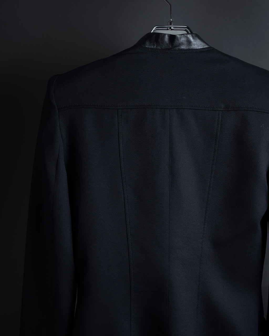 "HELMUT LANG" Leather lapel design, glossy jacket