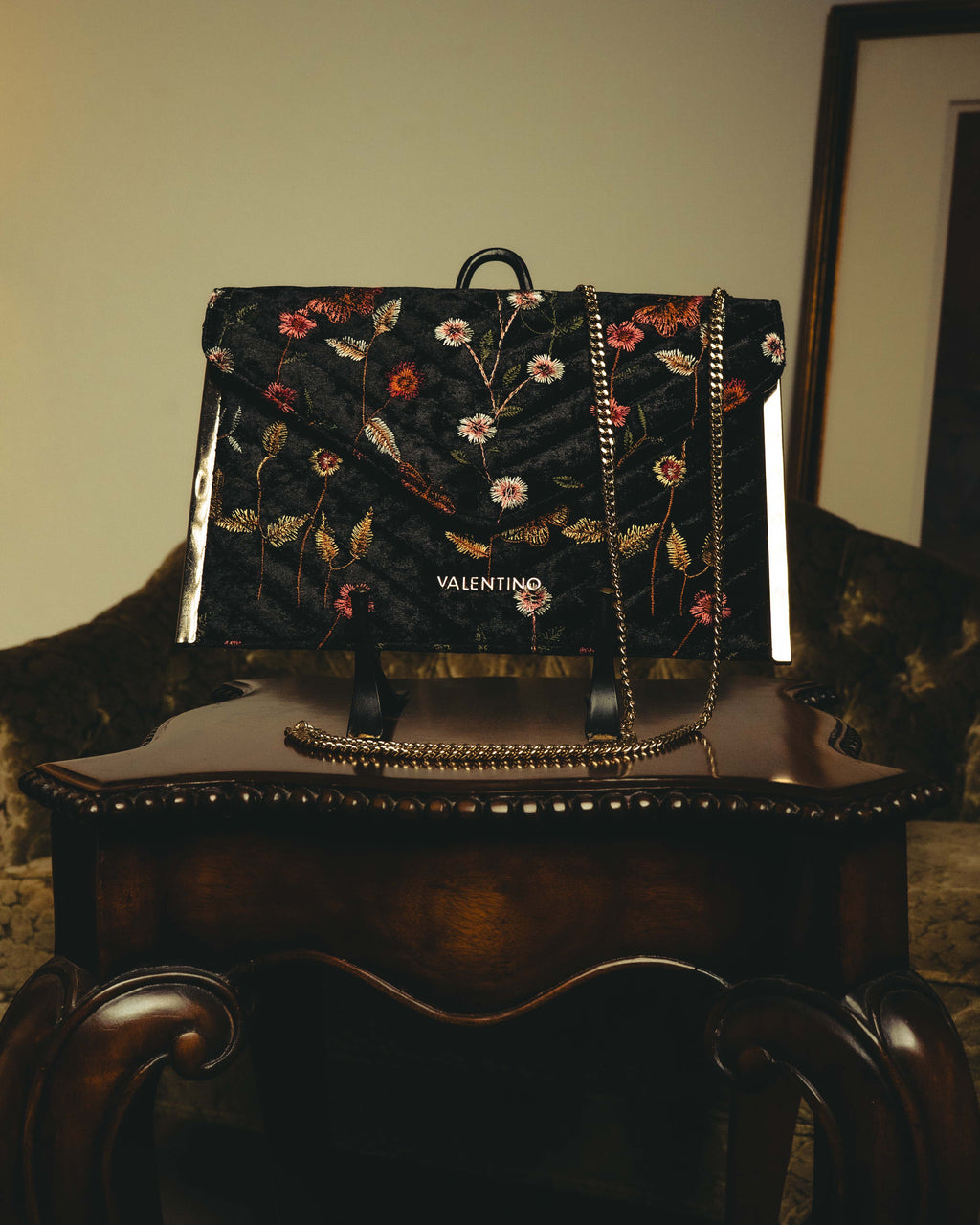 "VALENTINO" 80's-90's Ornately embroidered velvet chain shoulder bag