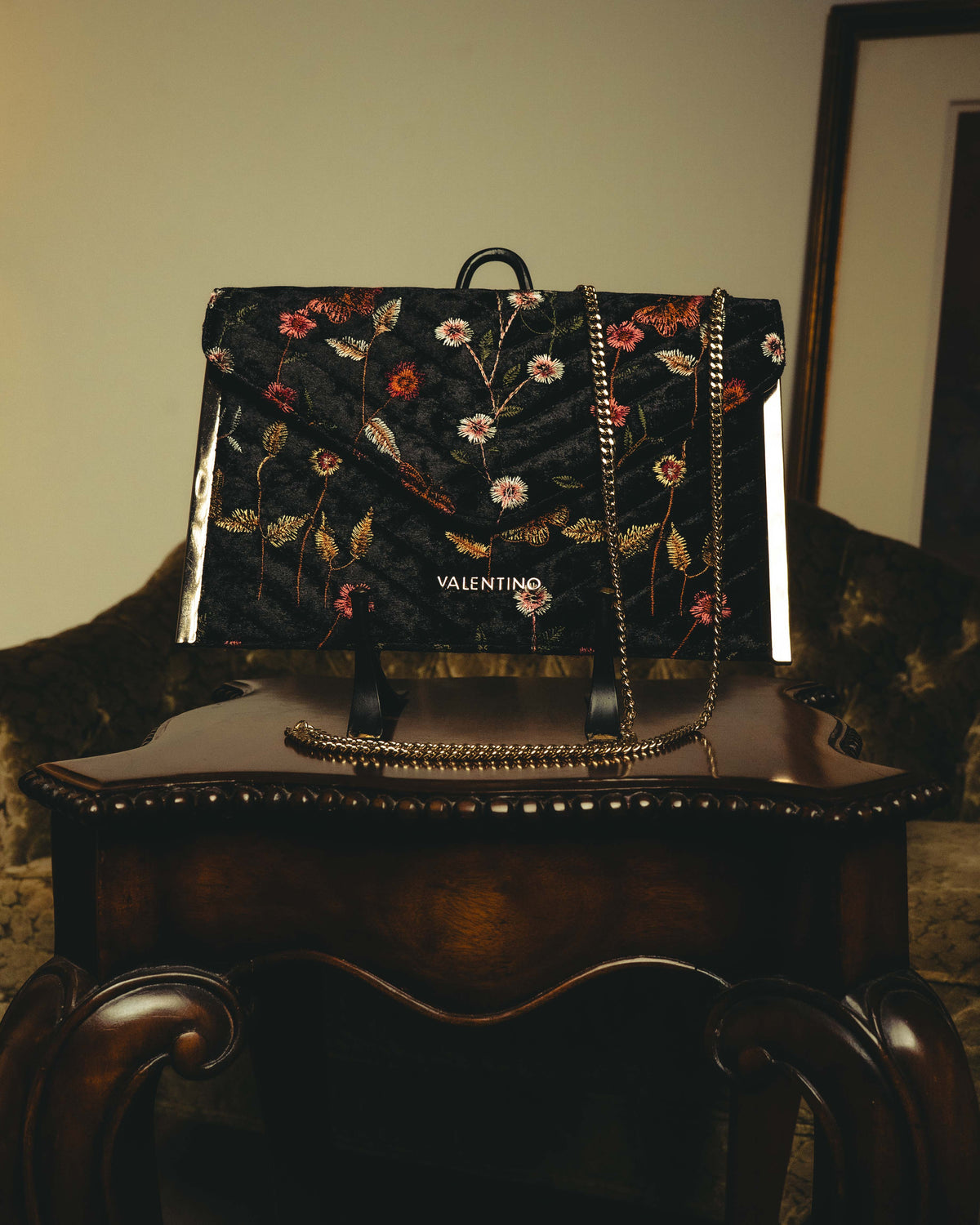 "VALENTINO" 80's-90's Ornately embroidered velvet chain shoulder bag