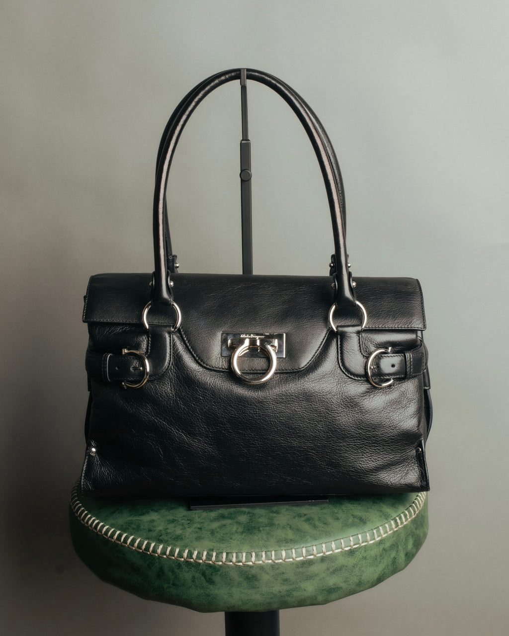 “Salvatore Ferragamo“ 00’s-10’s Gancini ring hardware leather shoulder bag
