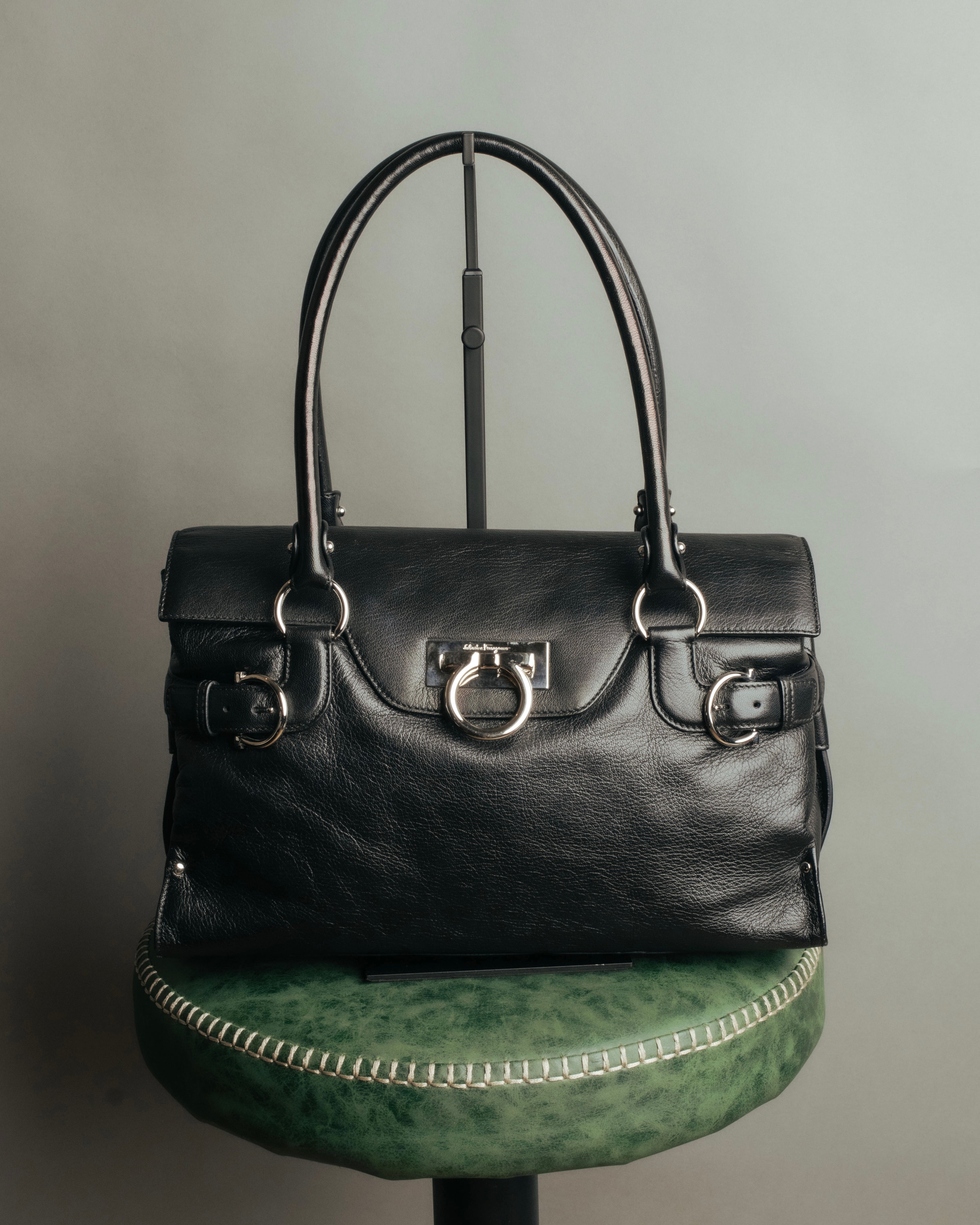 “Salvatore Ferragamo“ 00’s-10’s Gancini ring hardware leather shoulder bag