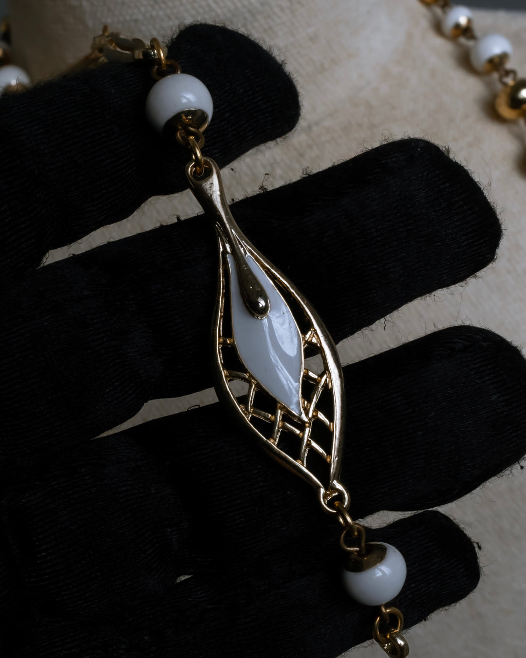 "BALENCIAGA" Leaf motif bijou santoire necklace