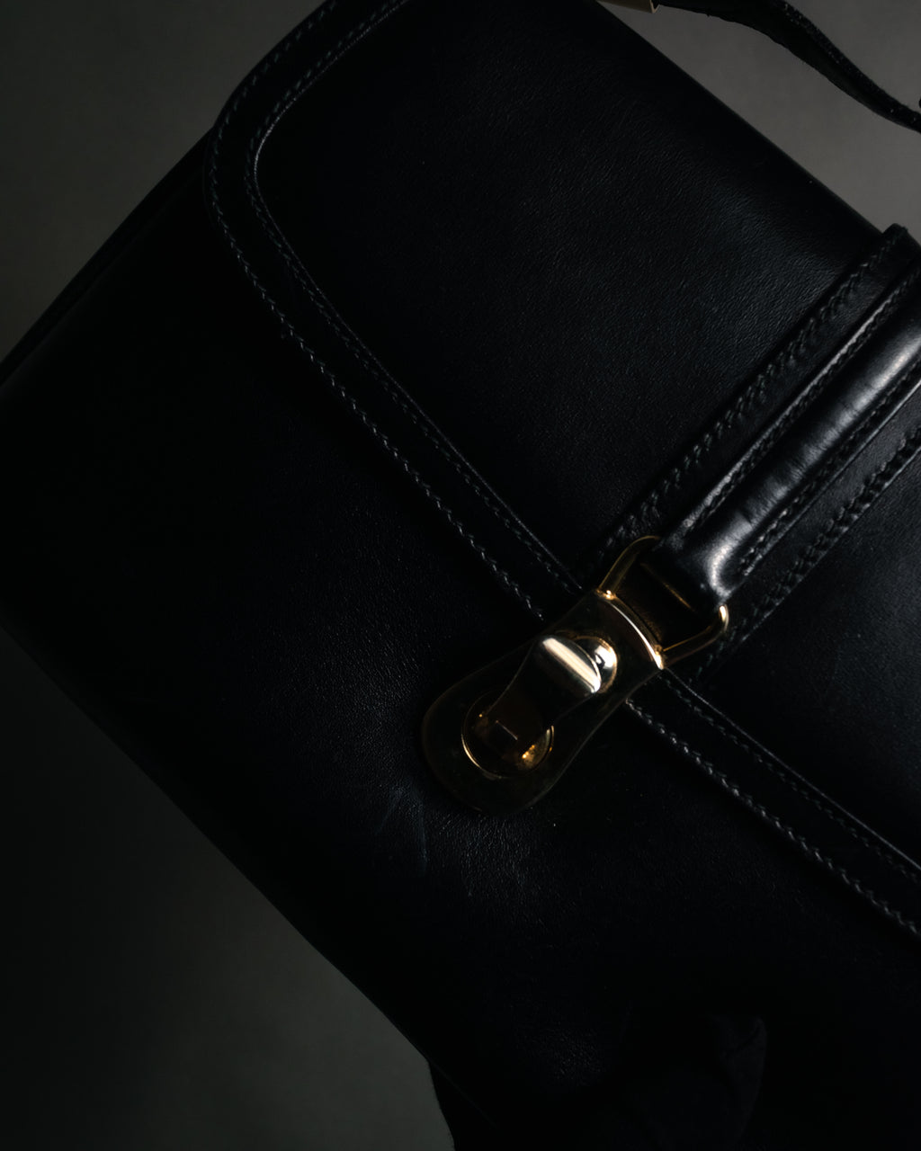 "GUCCI" 70’s boutique push lock box calf shoulder bag
