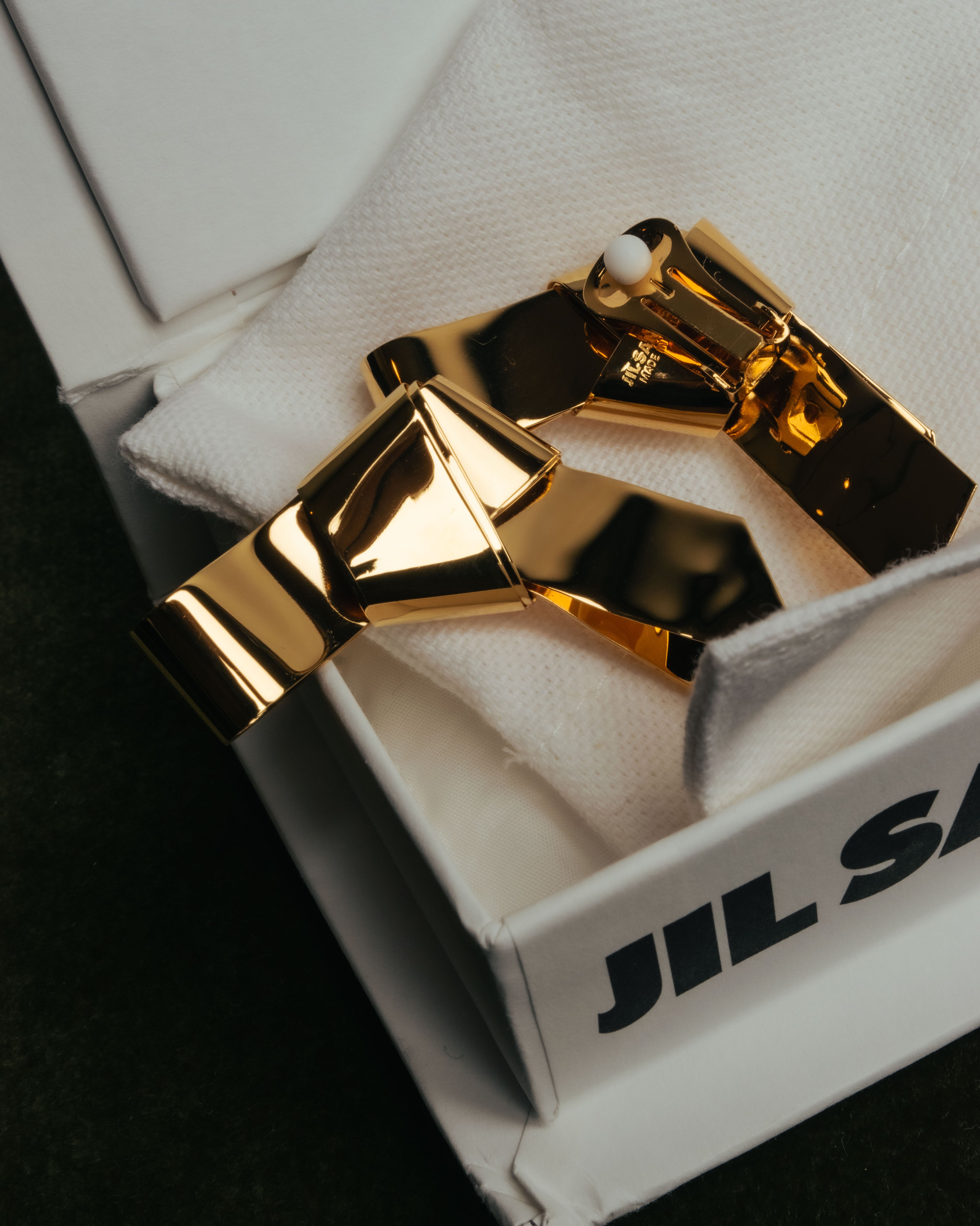 “JIL SANDER” 2021 sculptural ribbon metal clip earrings