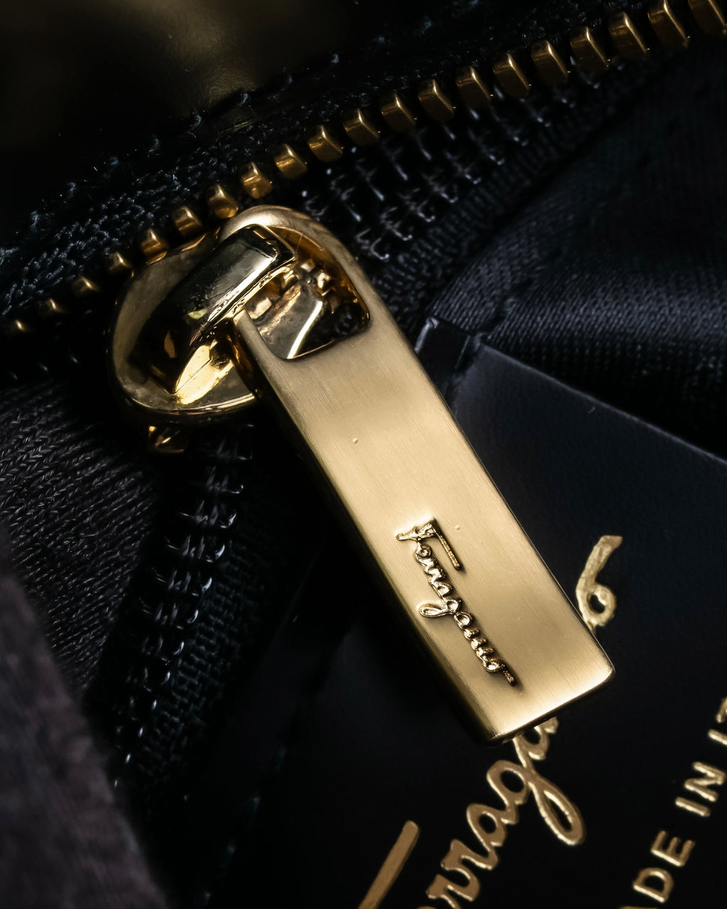 "Salvatore Ferragamo" Gancini motif monogram pattern 2-way shoulder bag