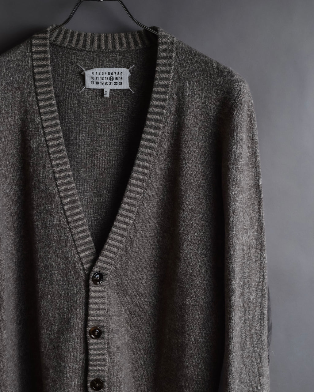 "MAISON MARGIELA" 13AW Patch accented low gauge wool cardigan