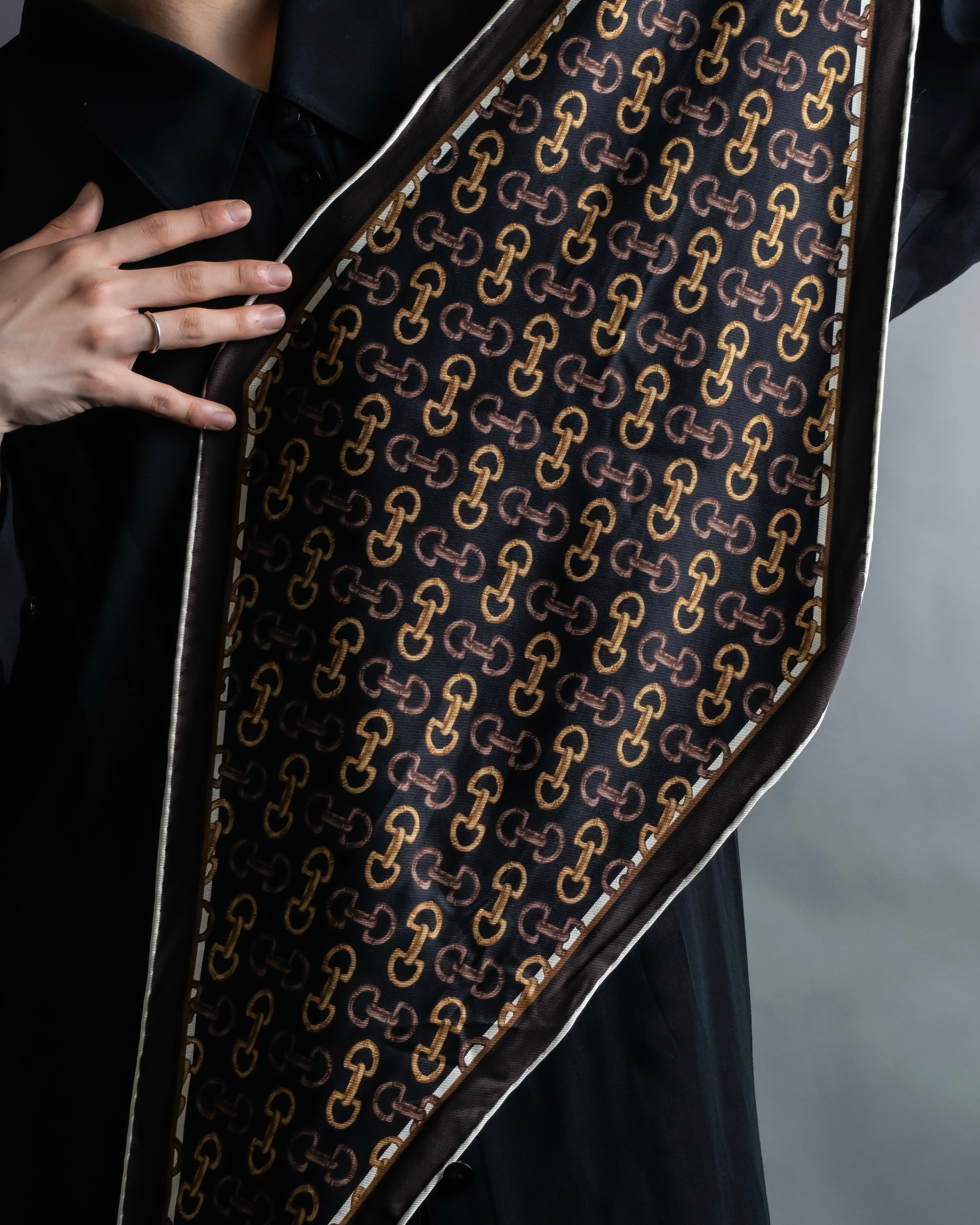 “GUCCI” Horse bit printed diamond scarf