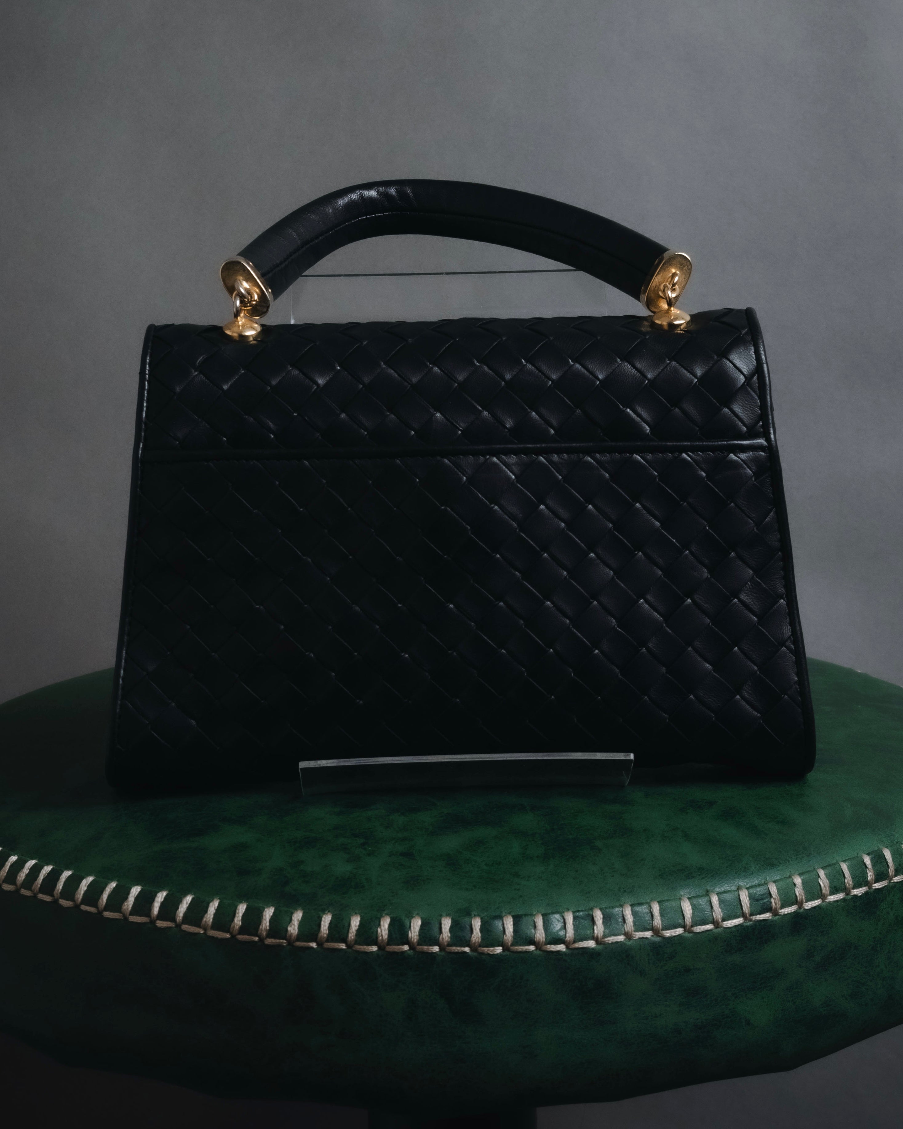 –SPECIAL– "BOTTEGA VENETA"
Late 80s–Early 90s Intrecciato trapezoid leather bag