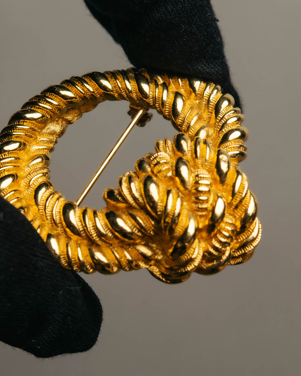 "Christian Dior" 80's-90's Sculptural gold tone brooch