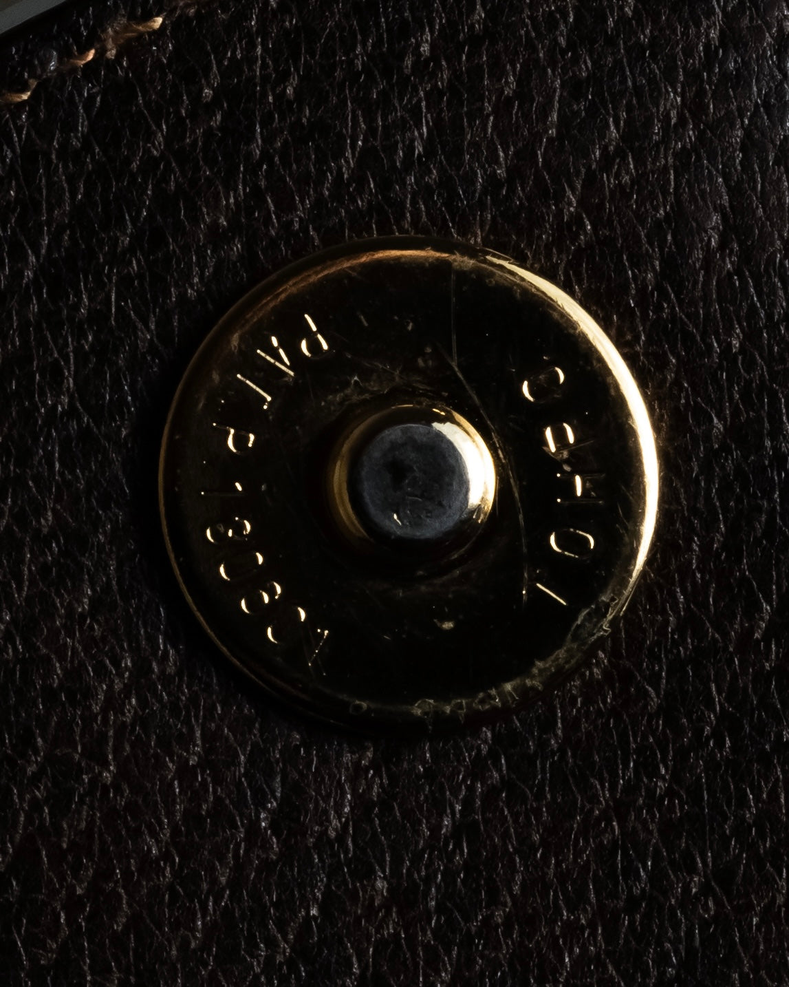 "GUCCI" Bar-shaped fastener design leather shoulder bag