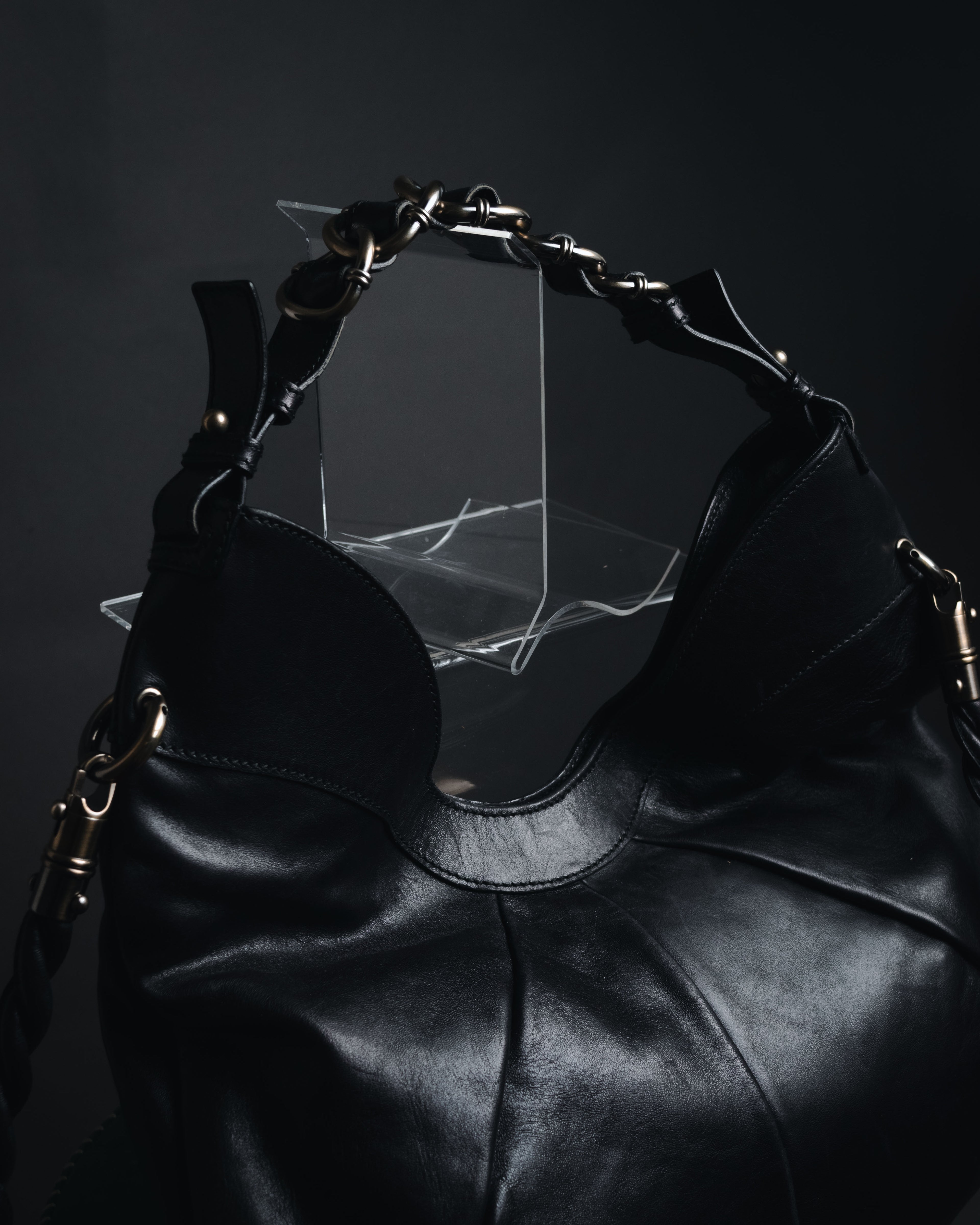 –SPECIAL– "Salvatore Ferragamo"
00’s Gancini gathered leather hobo bag