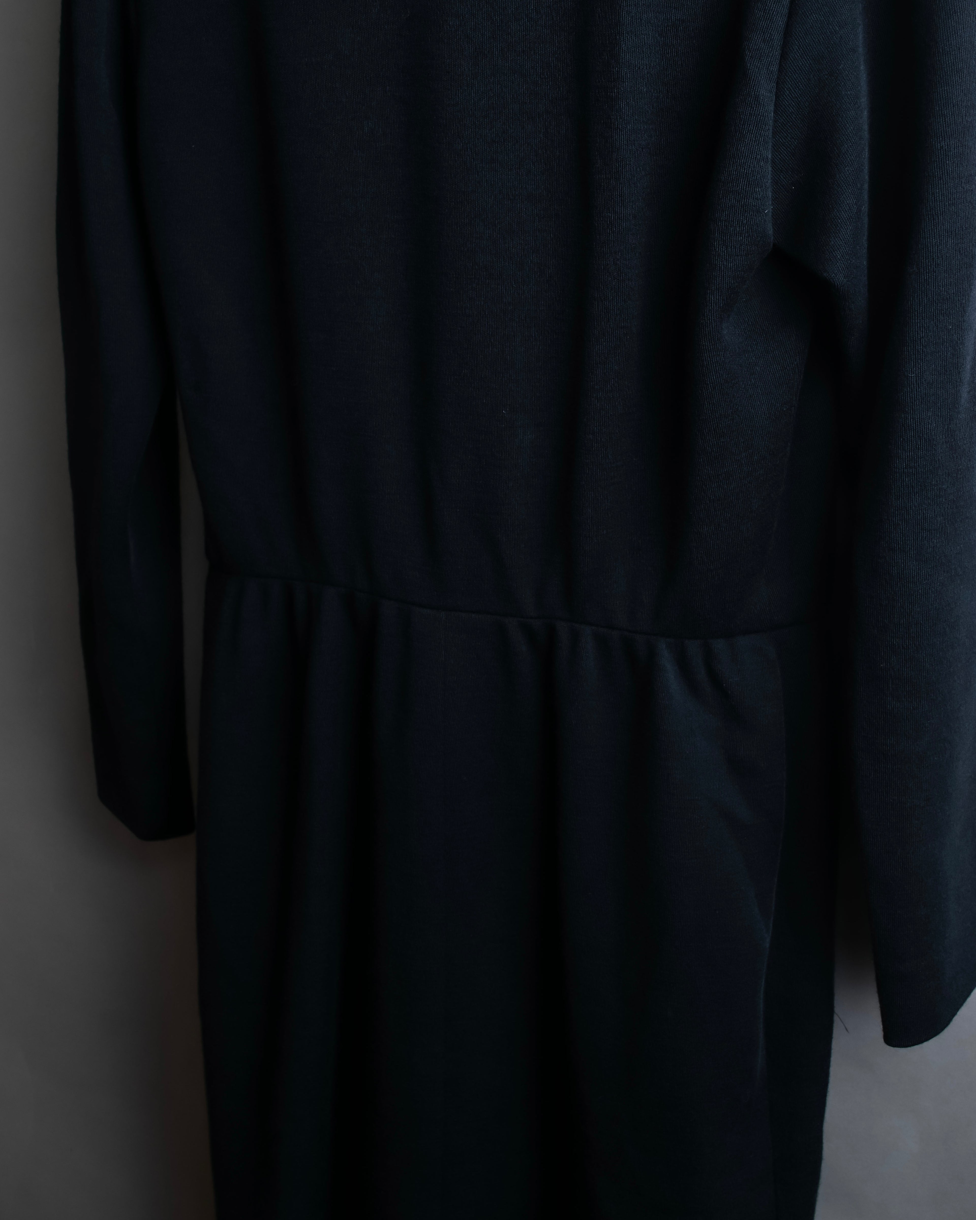 "Yves Saint Laurent Rive Gauche"
Beautiful button design no-collar coat