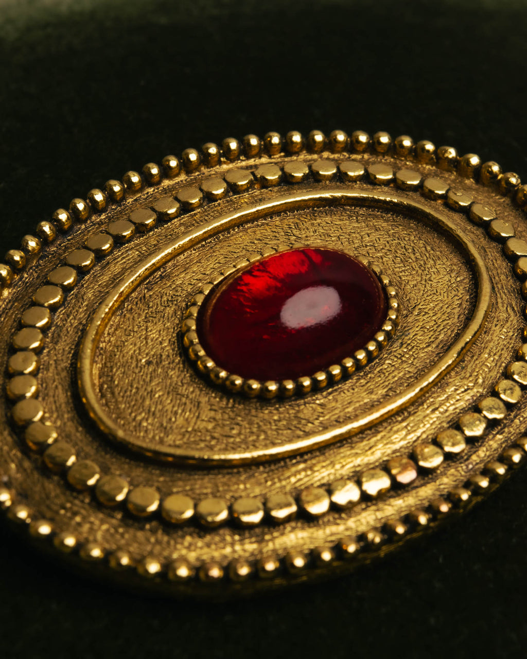 -SPECIAL- “CHANEL” 1982Years red cabochon oval brooch