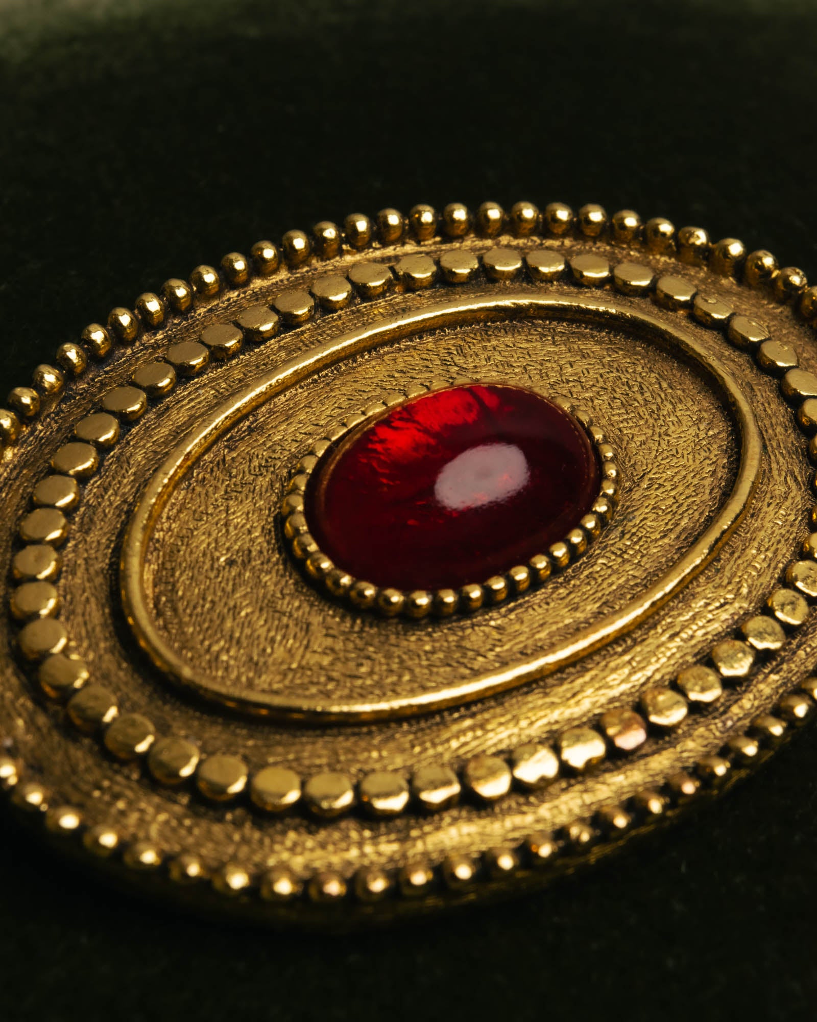 -SPECIAL- “CHANEL” 1982Years red cabochon oval brooch