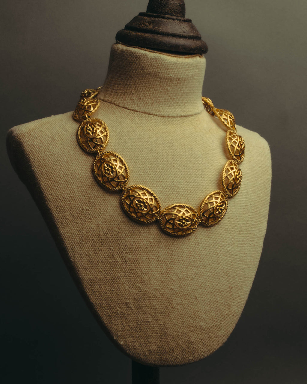 “Nina Ricci” 80’s-90’s floral openwork link necklace