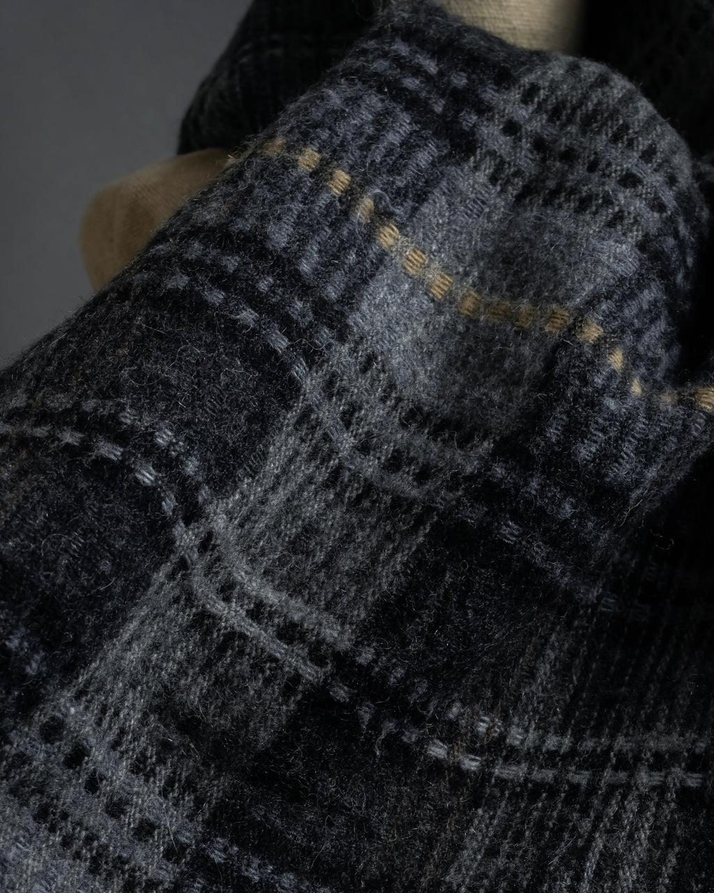 "Vivienne Westwood" Multi-layered check pattern fringe design muffler