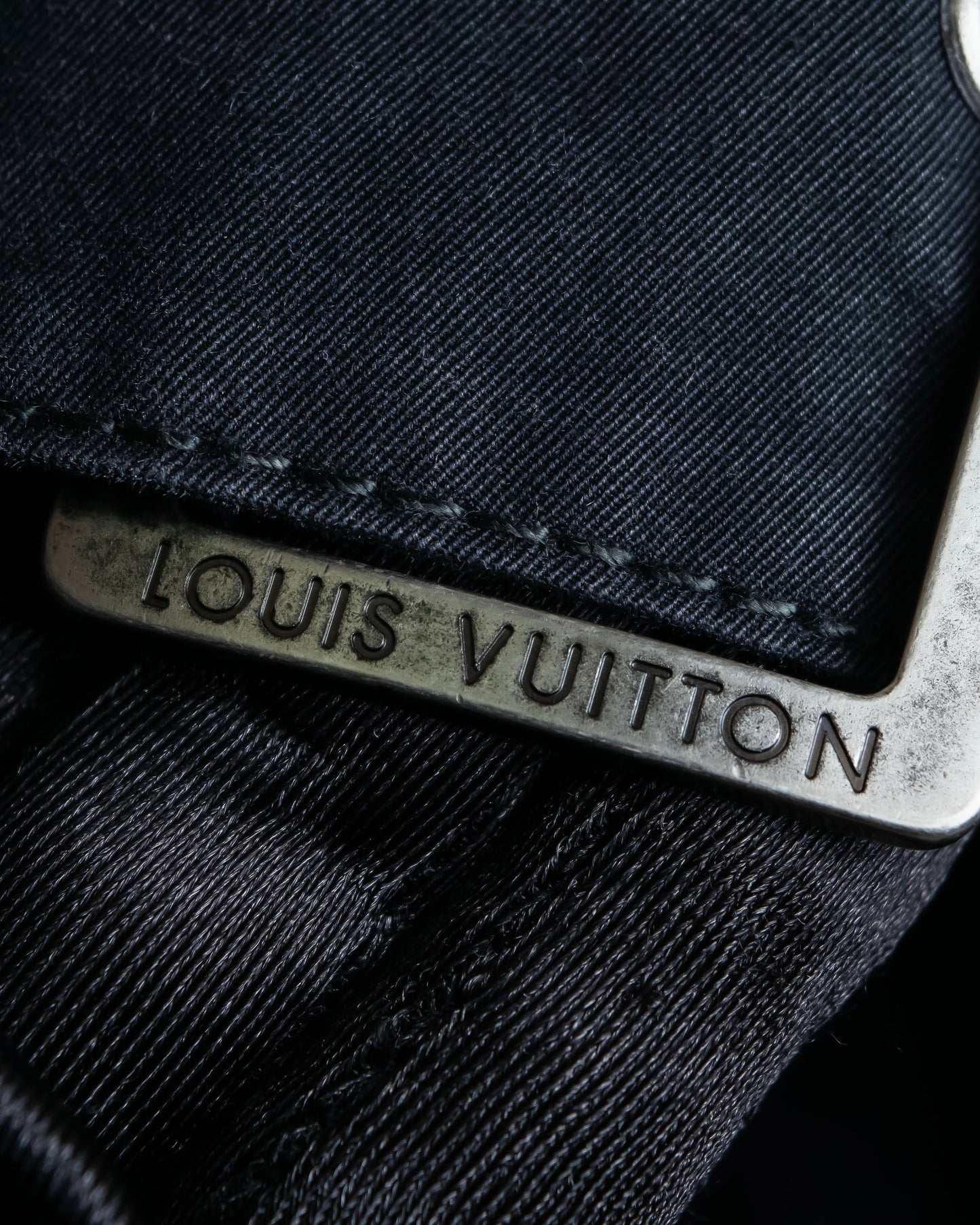 "LOUIS VUITTON" Metal button detailing belted trench coat