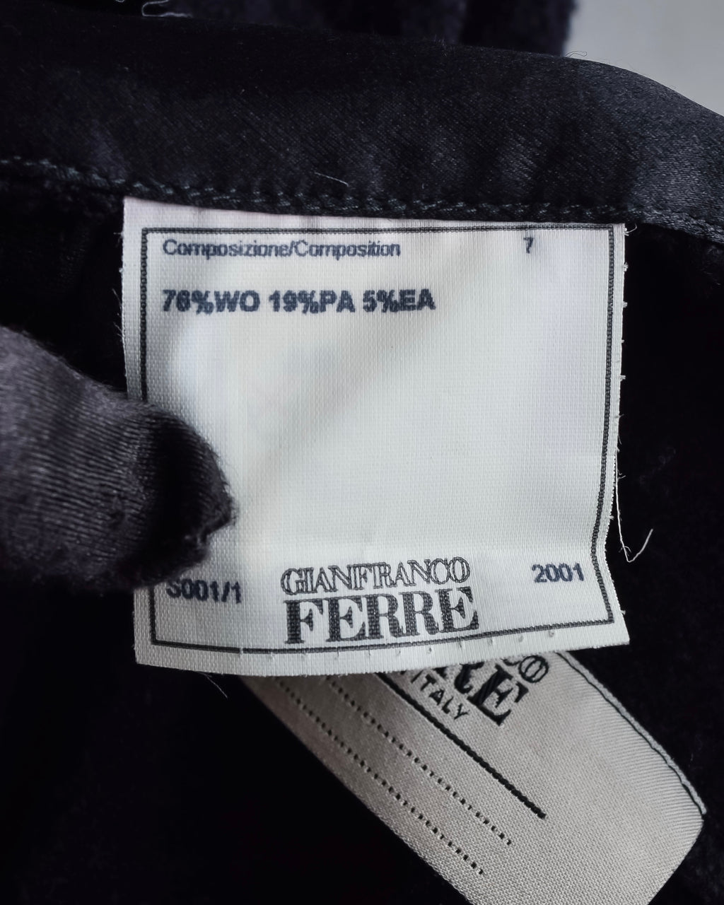 "GIANFRANCO FERRE" Structured wool satin ruffle inner detail set up