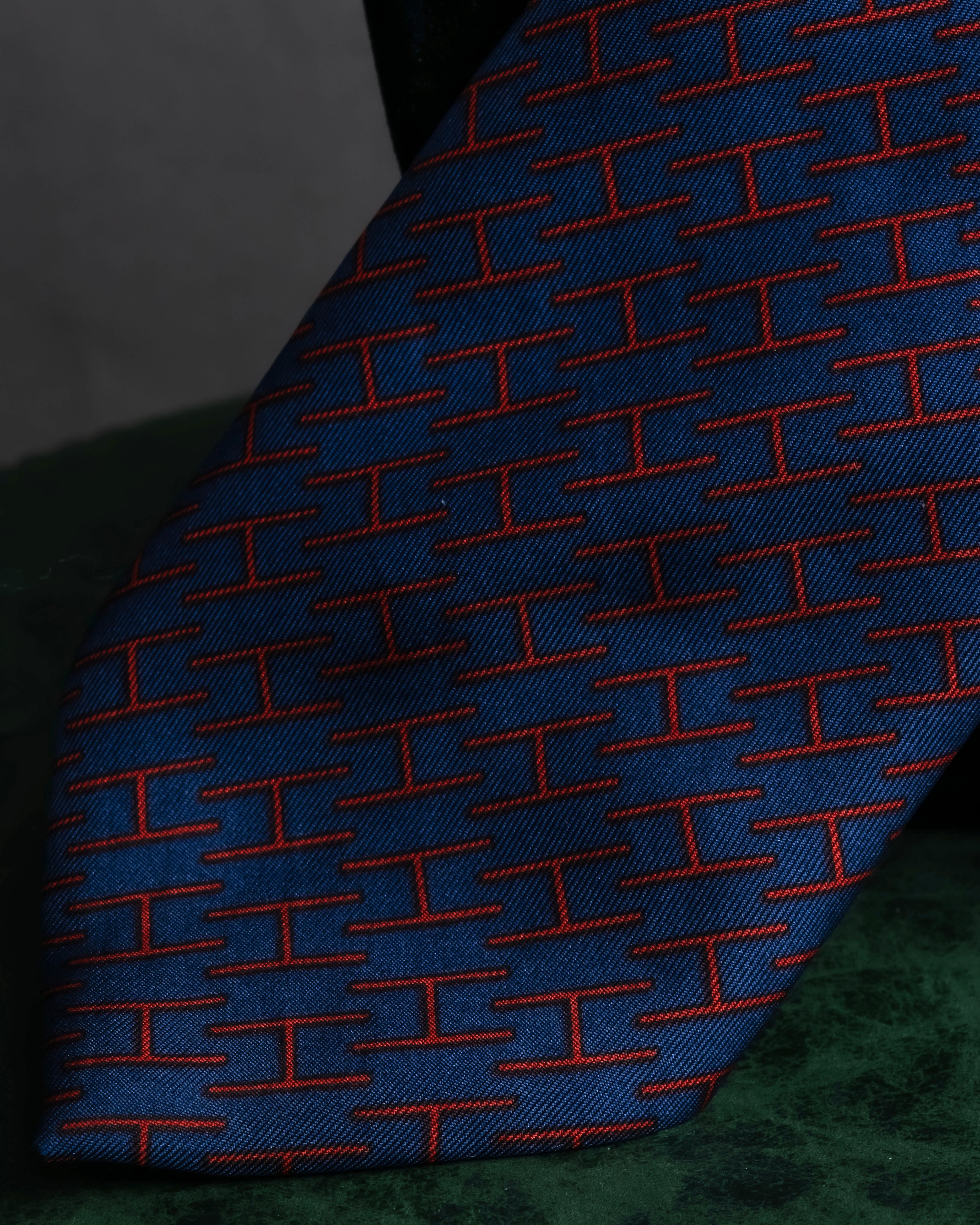 "HERMES" Geometric pattern H motif silk necktie