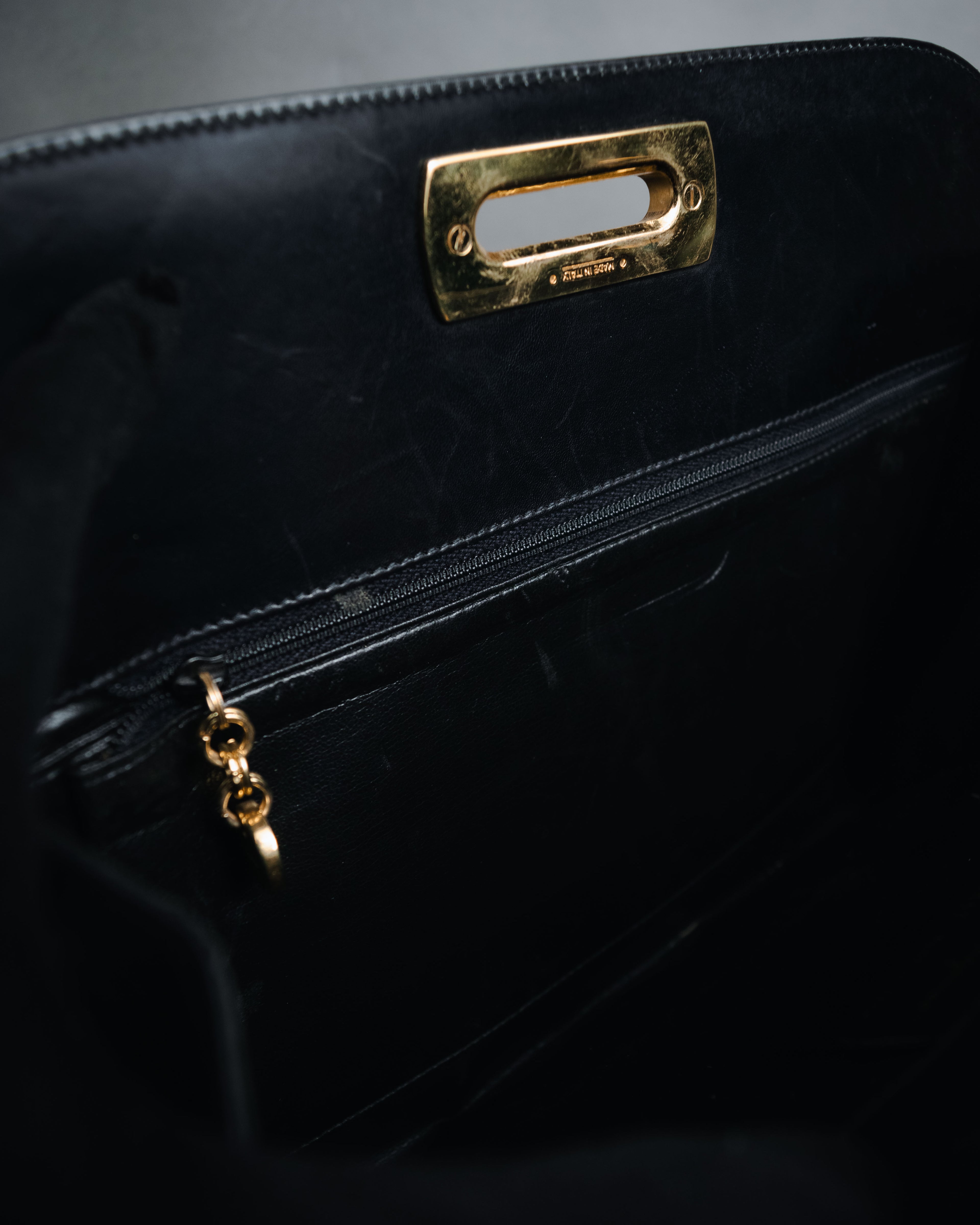 "Salvatore Ferragamo" 90’s Iconic gancini chain shoulder bag