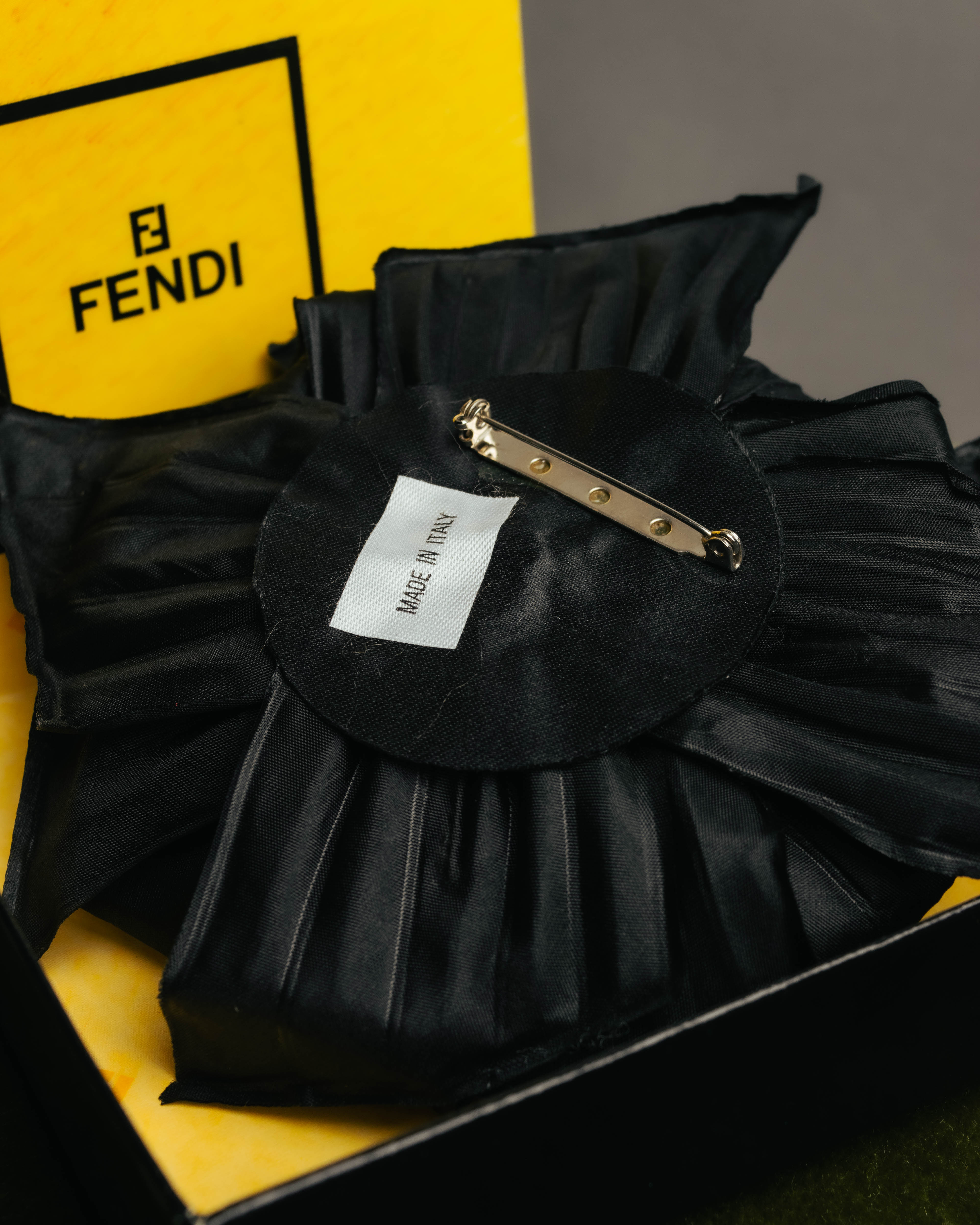 FENDI (フェンディ) - フラワーブローチ - ブラック - 90's-00's