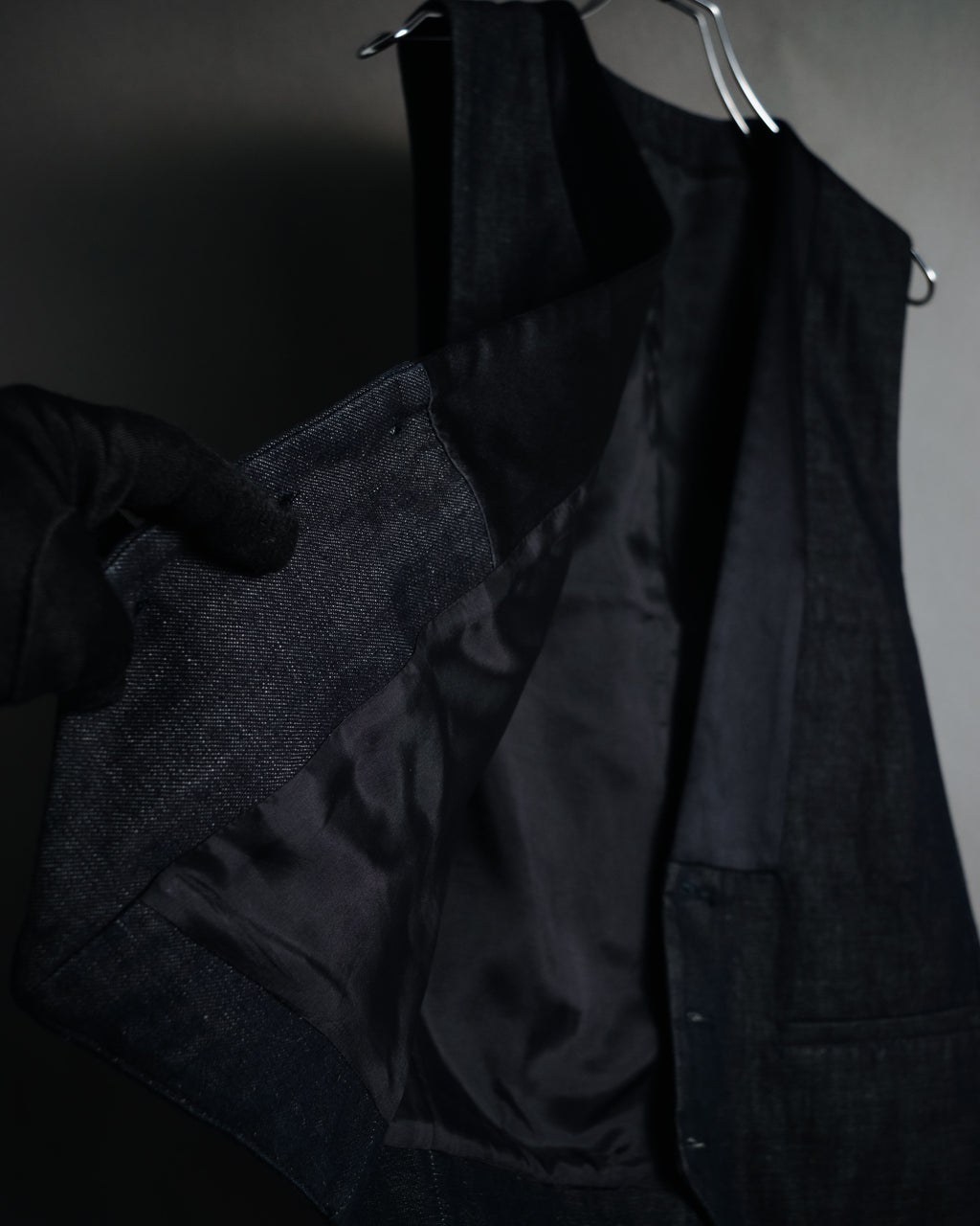 –SPECIAL– "Maison Martin Margiela"
2011 Replica denim smoking vest