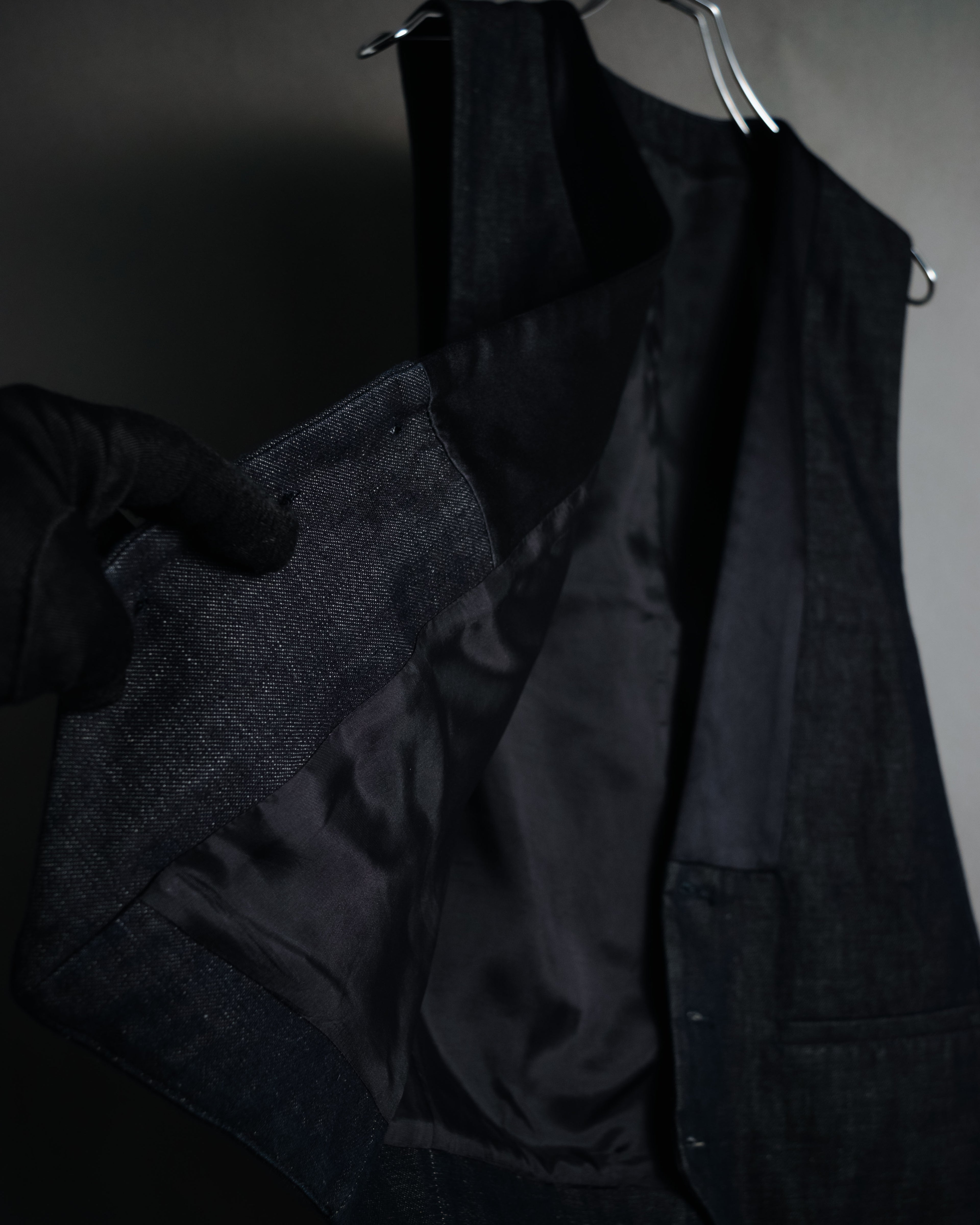 –SPECIAL– "Maison Martin Margiela"
2011 Replica denim smoking vest