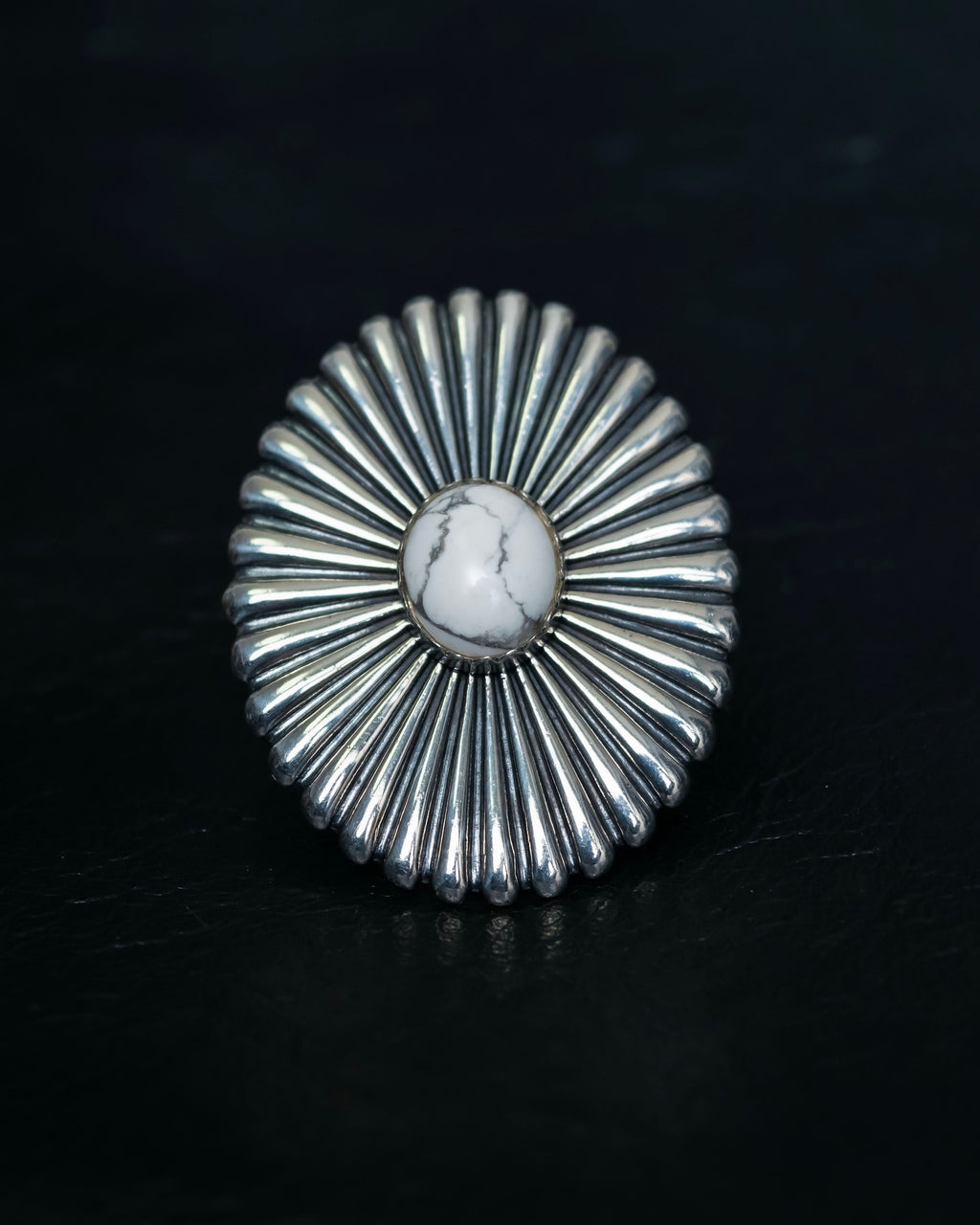 “Enasoluna” Flower motif marble stone silver ring