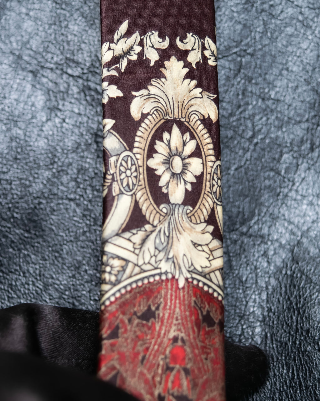 "GIANFRANCO FERRE" Beautiful botanical and frame design necktie