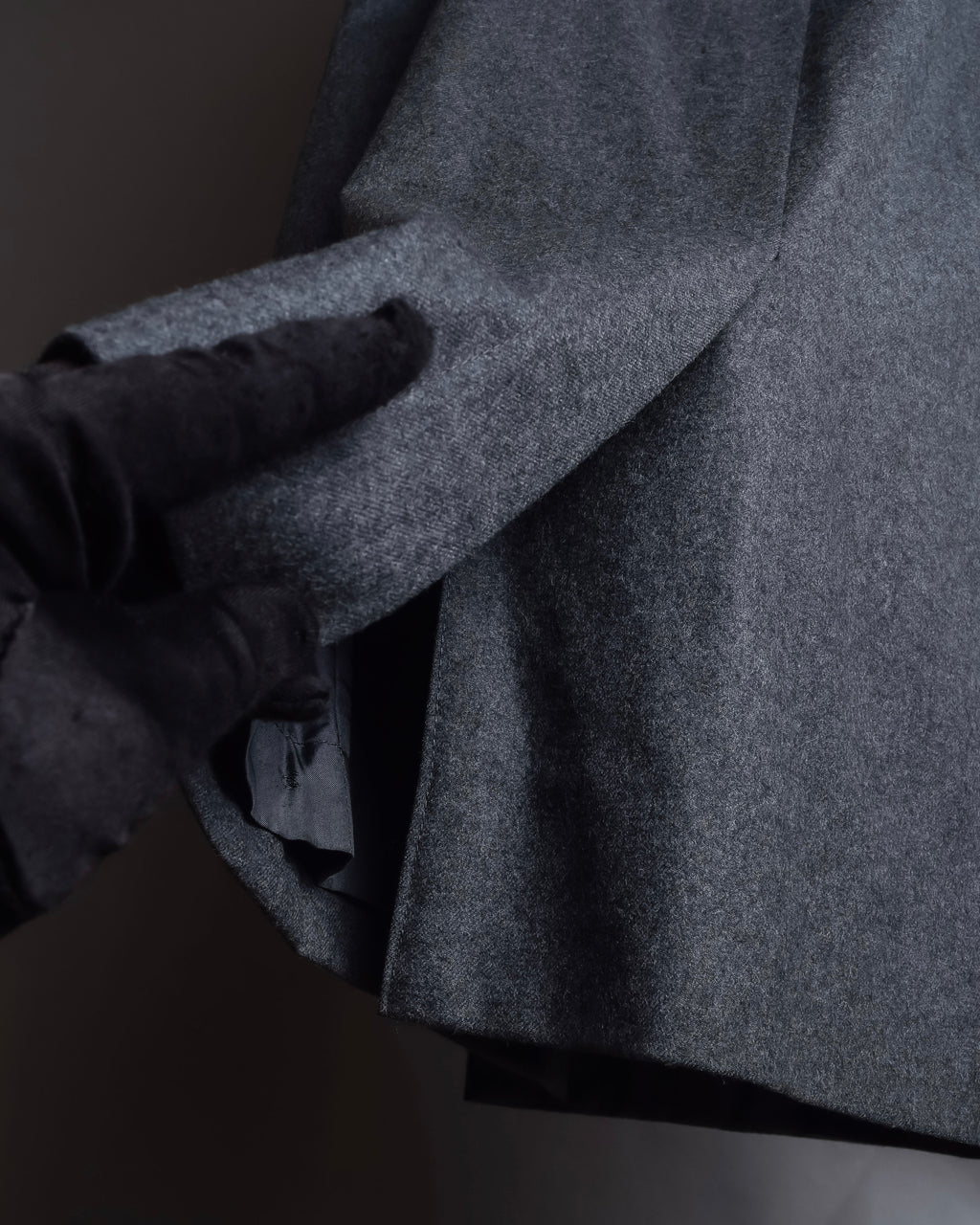 "CHANEL" 90's Gold button design straight line skirt