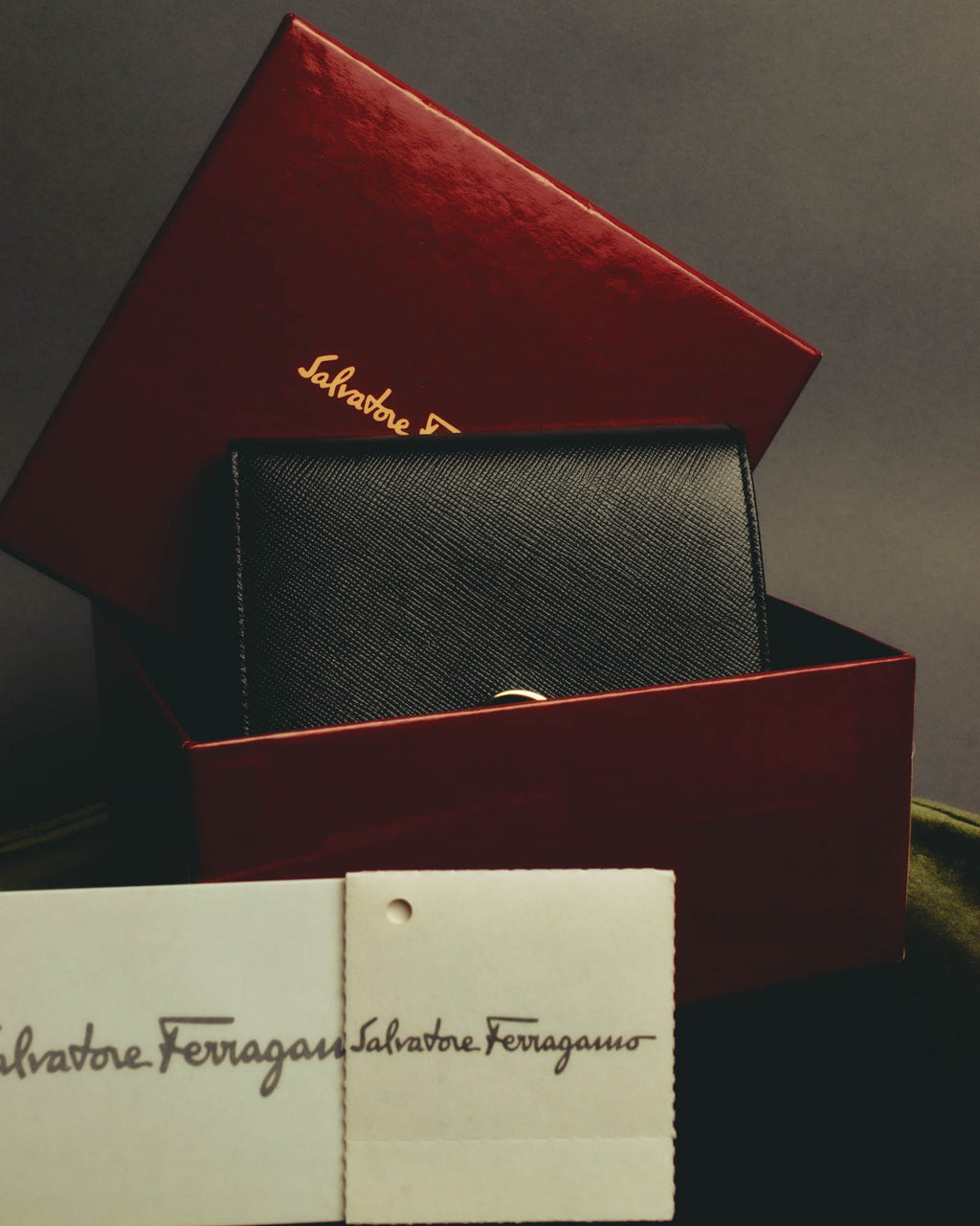 "Salvatore Ferragamo" 80's–00's Classic gancini bifold wallet