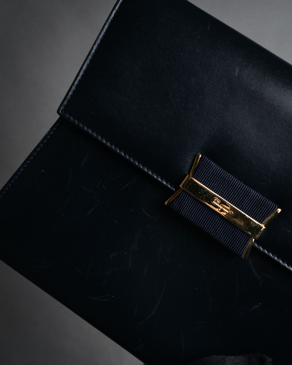 “Salvatore Ferragamo” 90’s Vara ribbon box calf shoulder bag