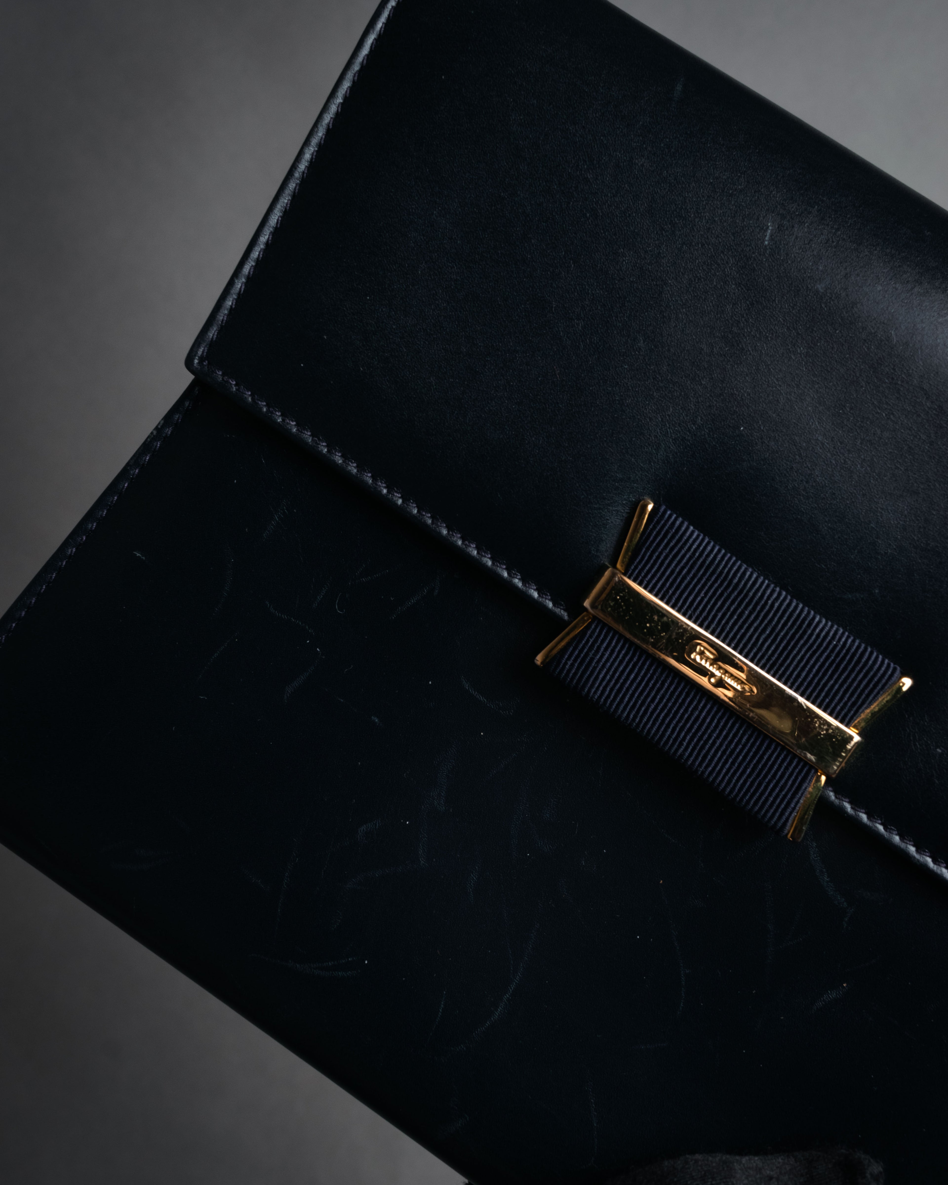 “Salvatore Ferragamo” 90’s Vara ribbon box calf shoulder bag