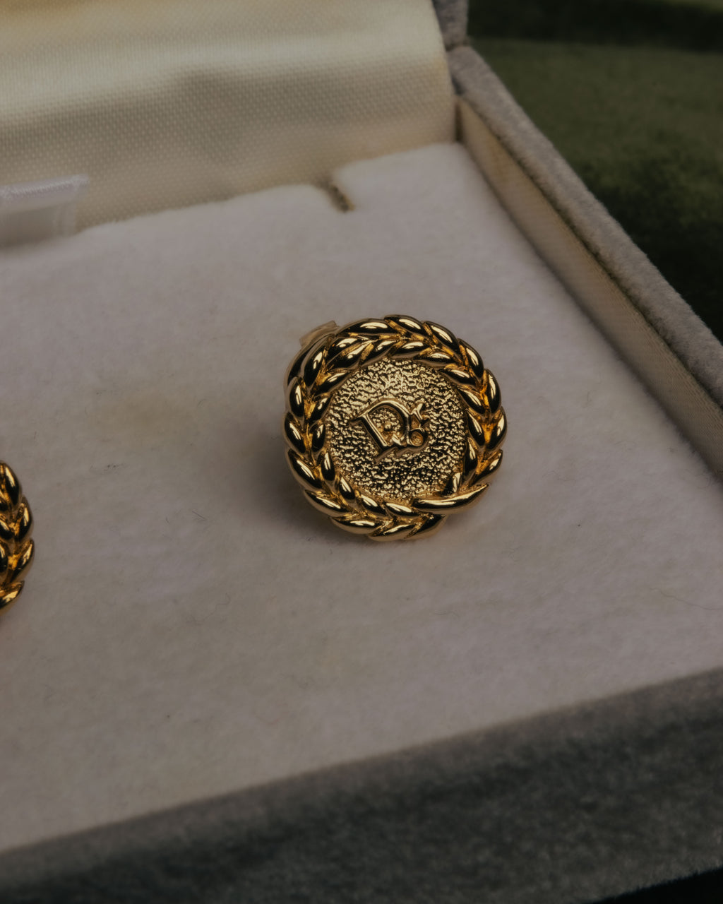 “Christian Dior” 80’s-90’s Laurel rope motif D logo earrings
