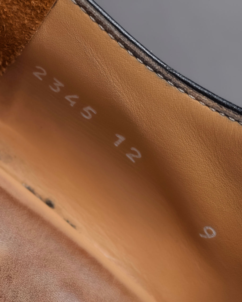 "GERARD SENÉ" Hand-patinated curved silhouette oxford shoes