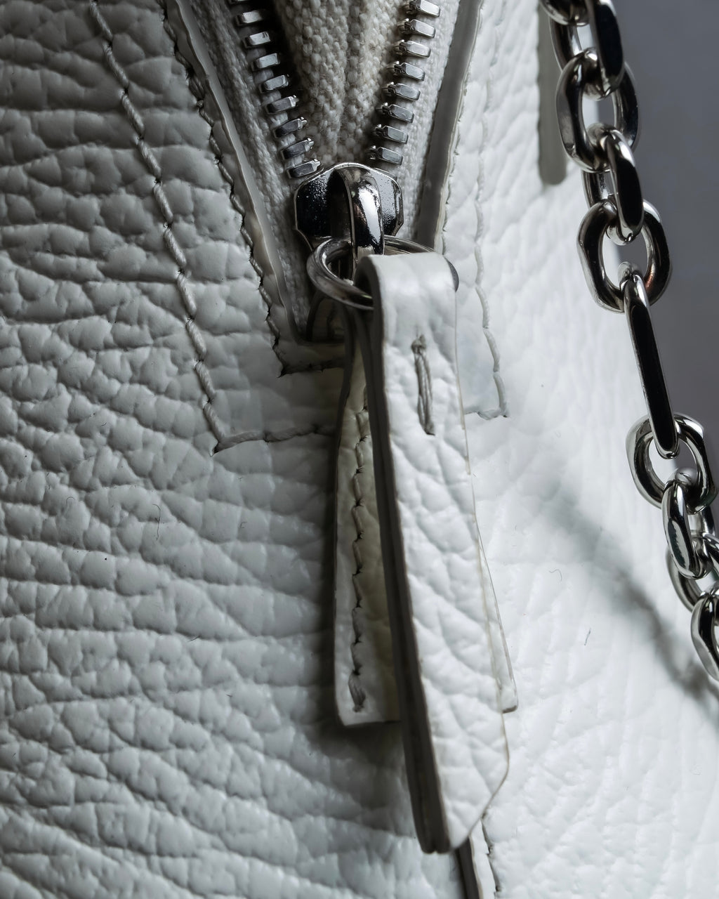 "MAISON MARGIELA" 5AC small white color 2way leather bag