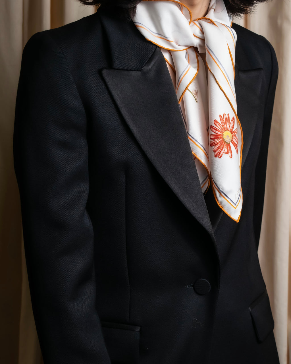 "HUGO BOSS" Satin switch lapel shaped tailored coat