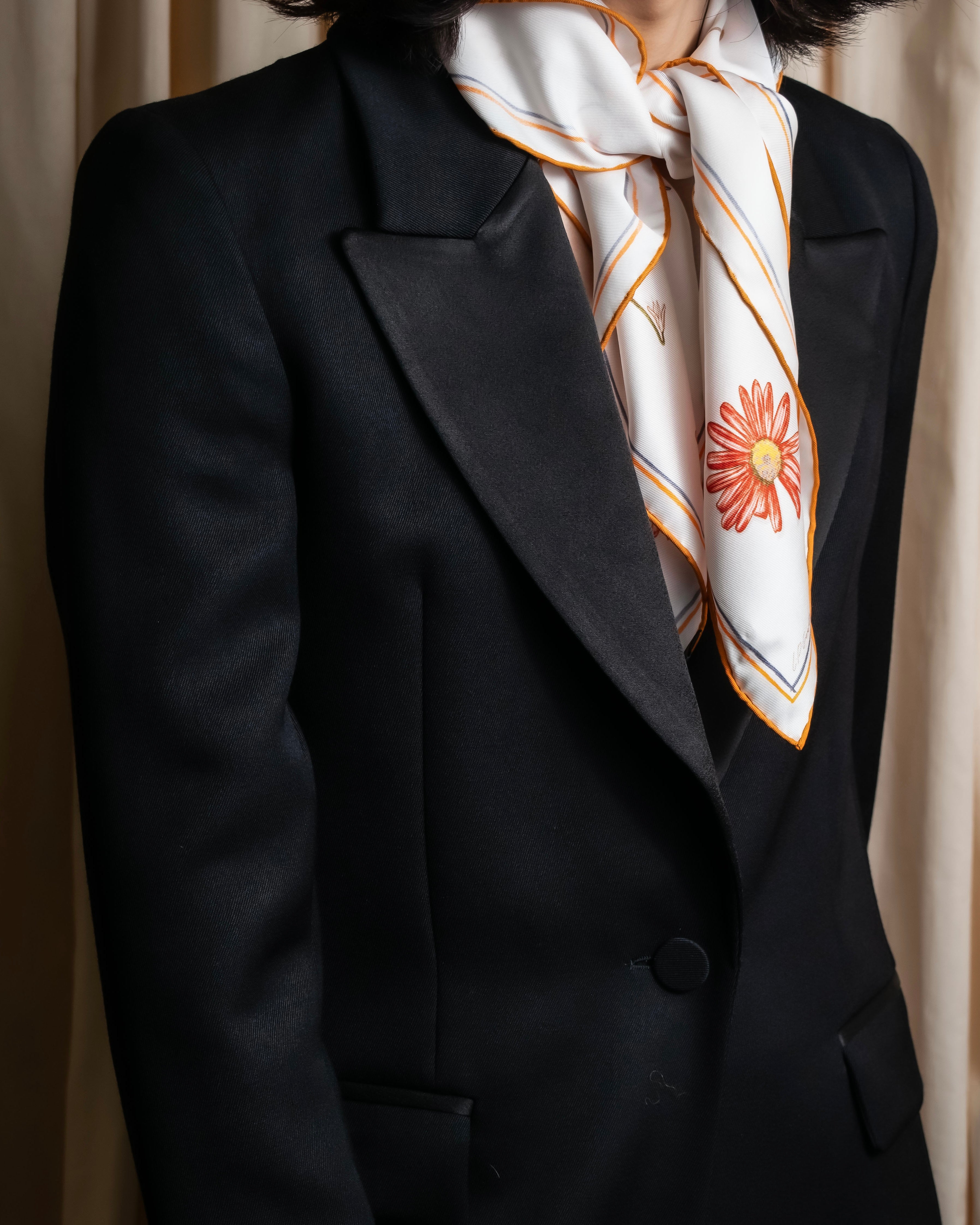 "HUGO BOSS" Satin switch lapel shaped tailored coat