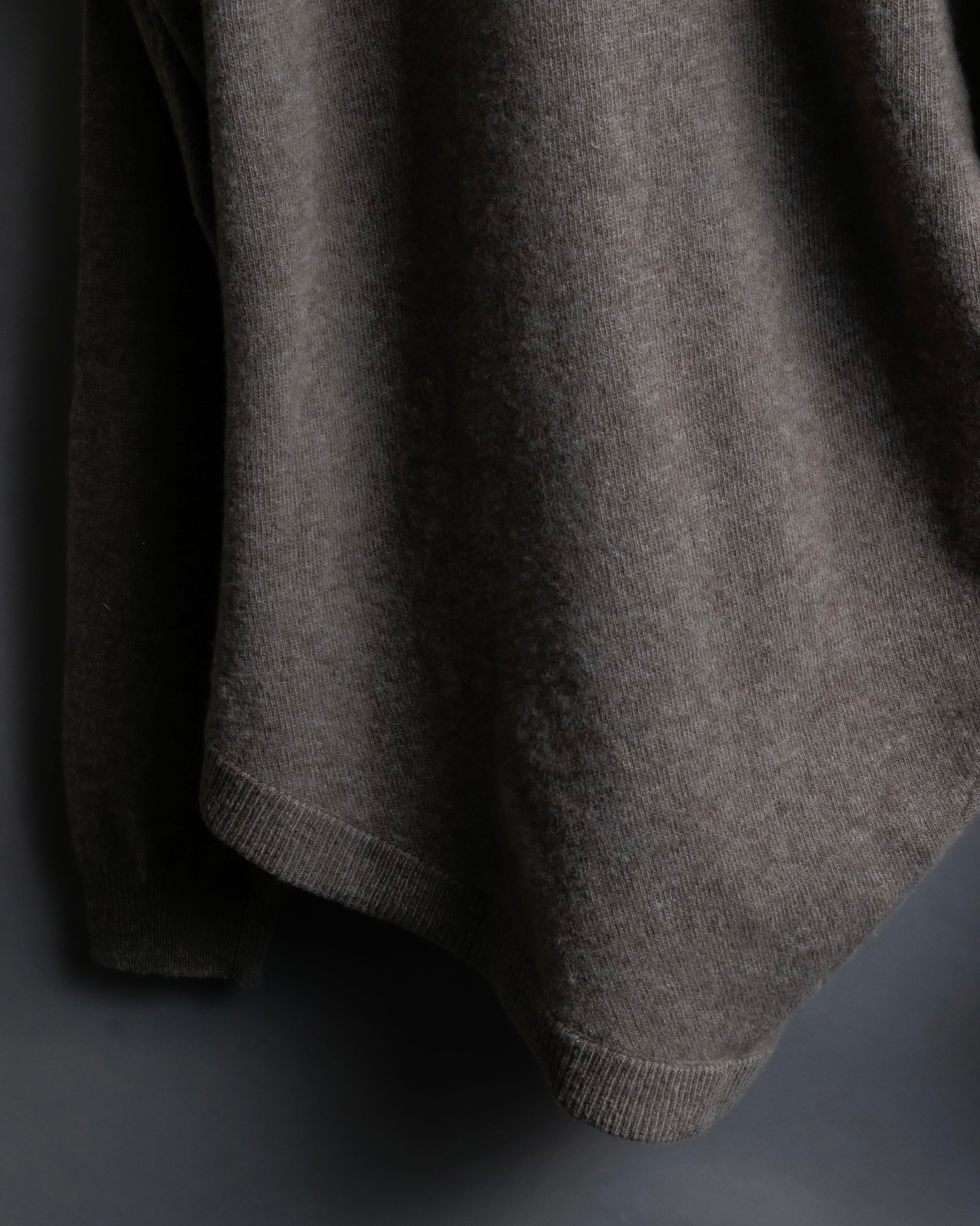 "MAISON MARGIELA 2005's AW " Twisted detail V-neck knit