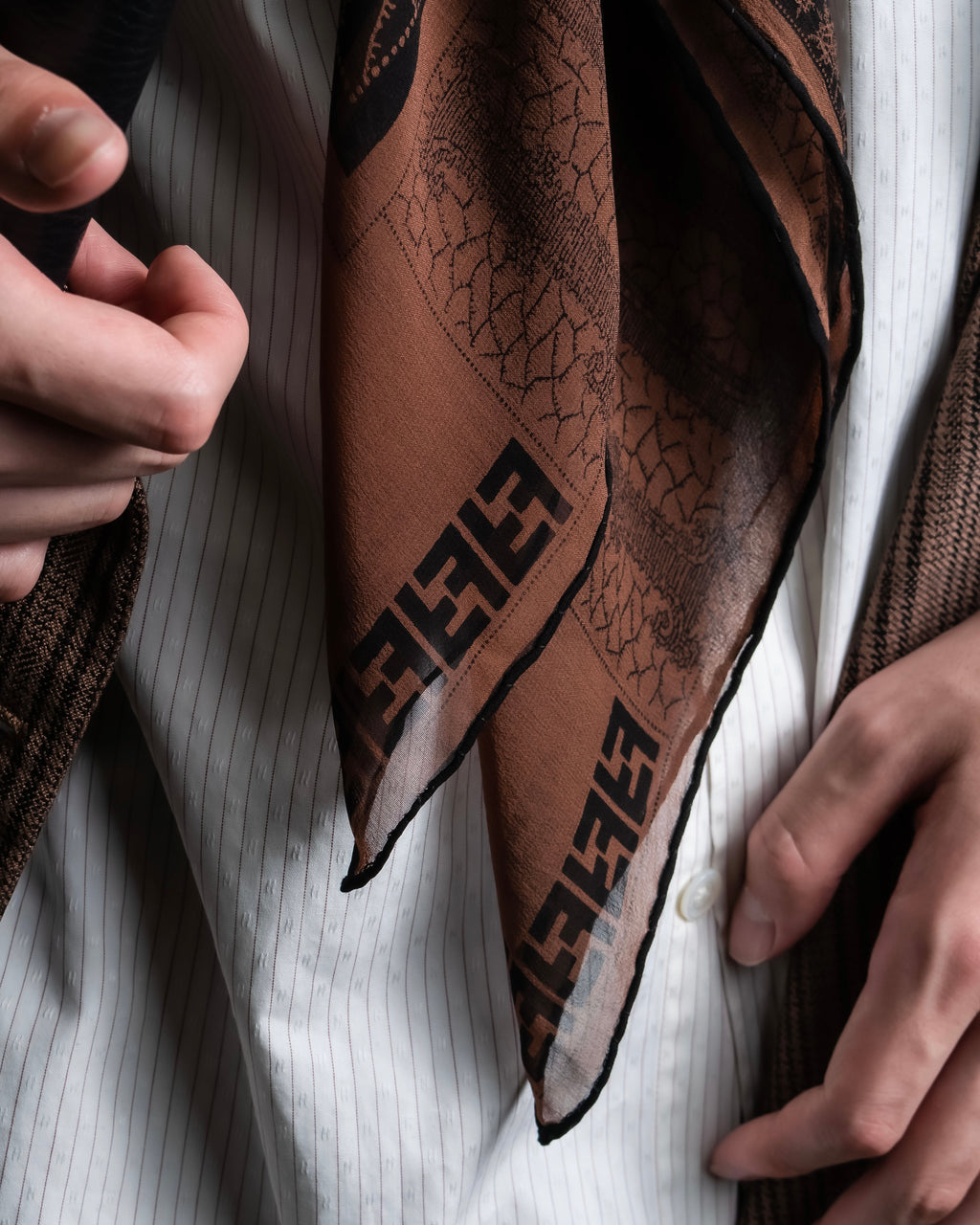 "FENDI" Logo engraved lace motif scarf