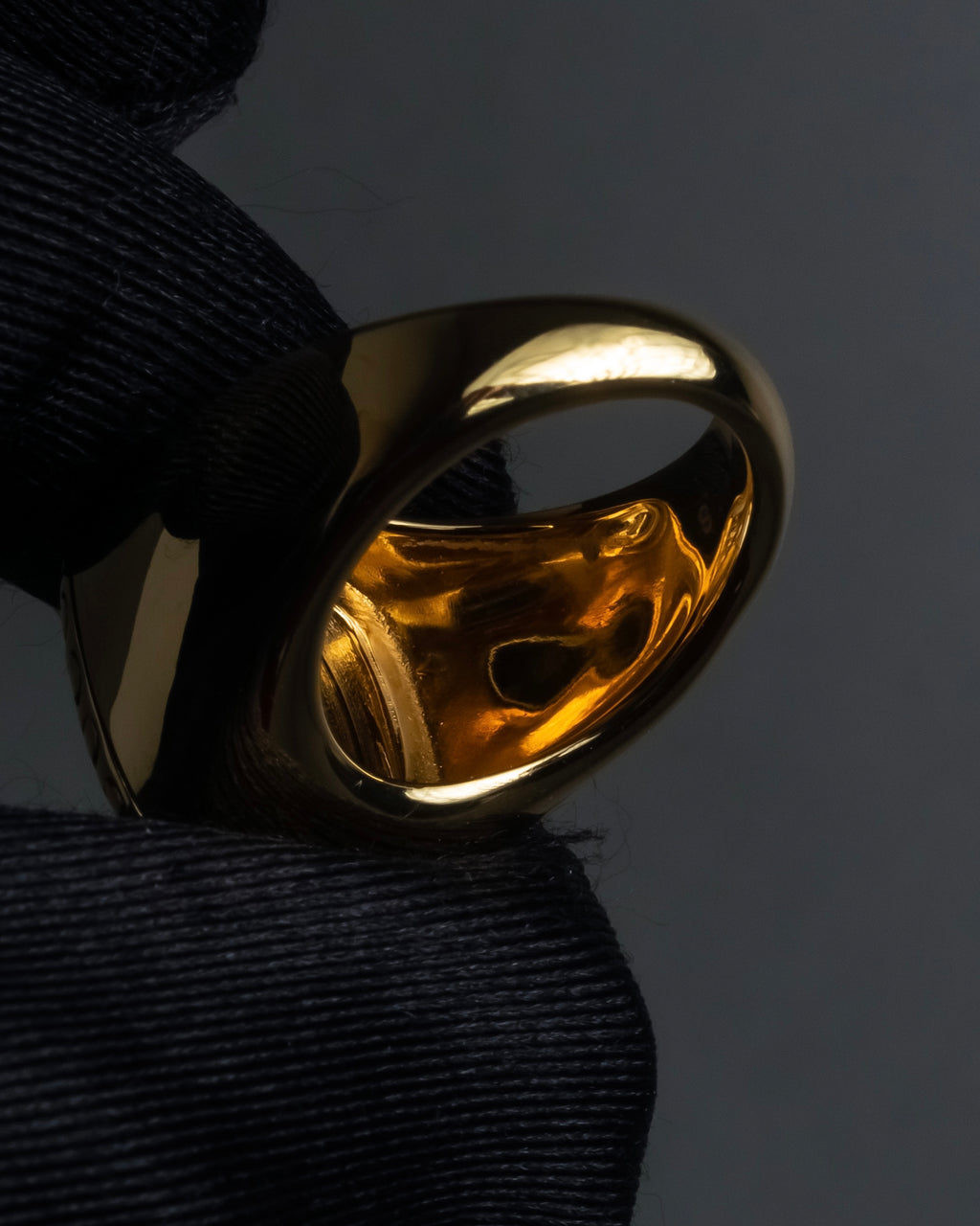 "GUCCI" Coat of arms engraved design ring