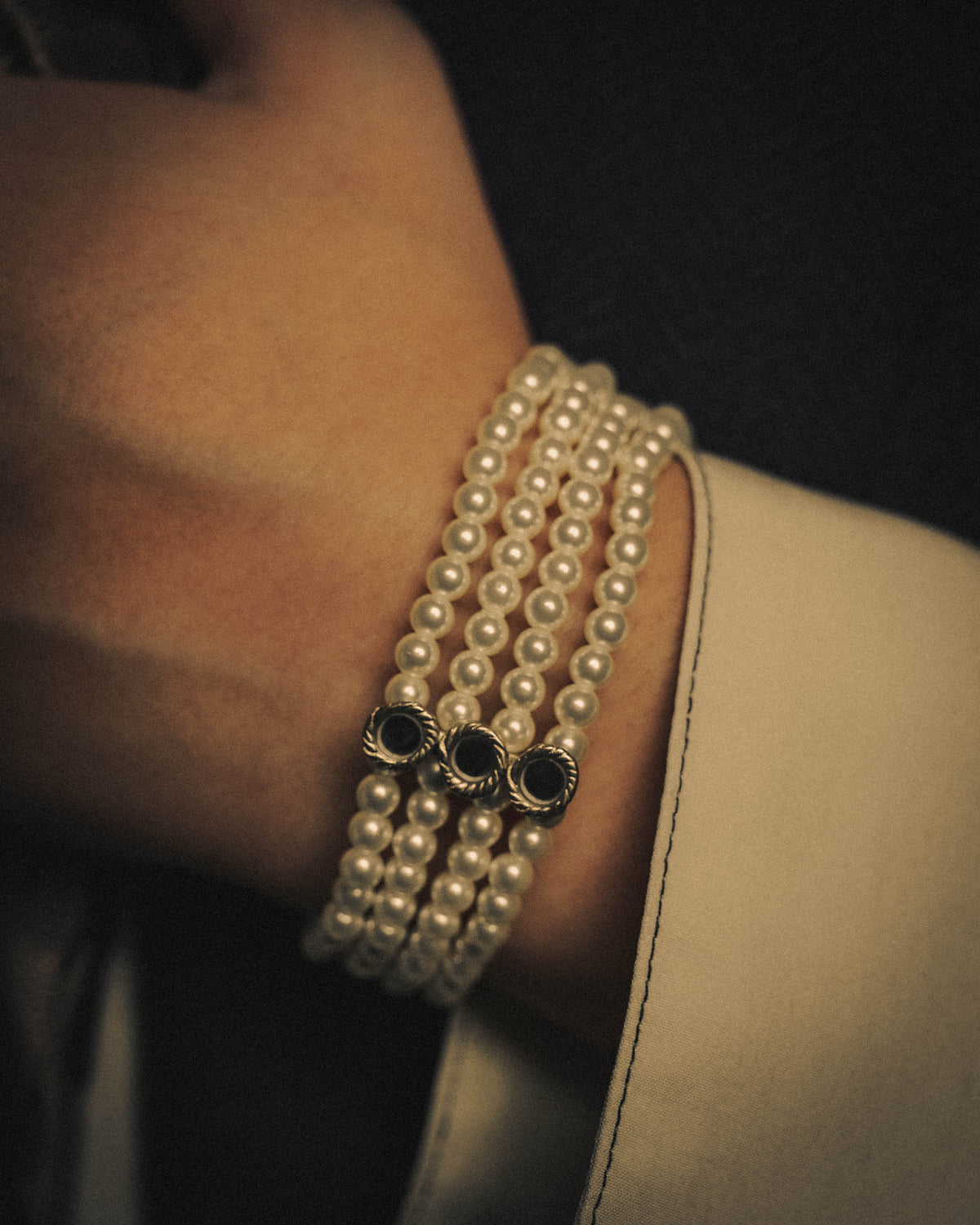 –SPECIAL– “Christian Dior” 2018-2025 Four-strand faux pearl bracelet with sculptural oval accents