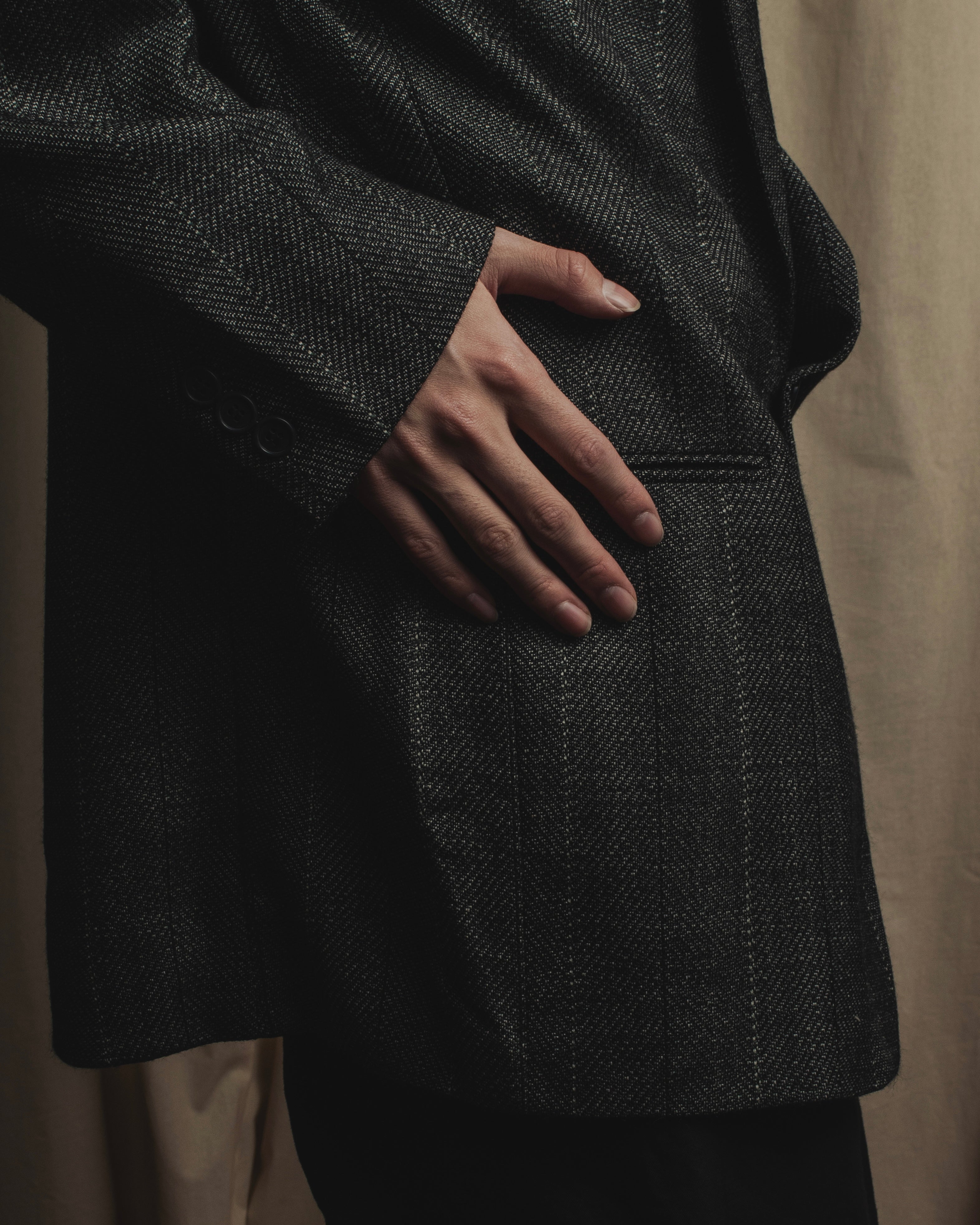 Chaqueta entallada de tweed de espina de pescado estructurado de los años 70-80 de Yves Saint Laurent