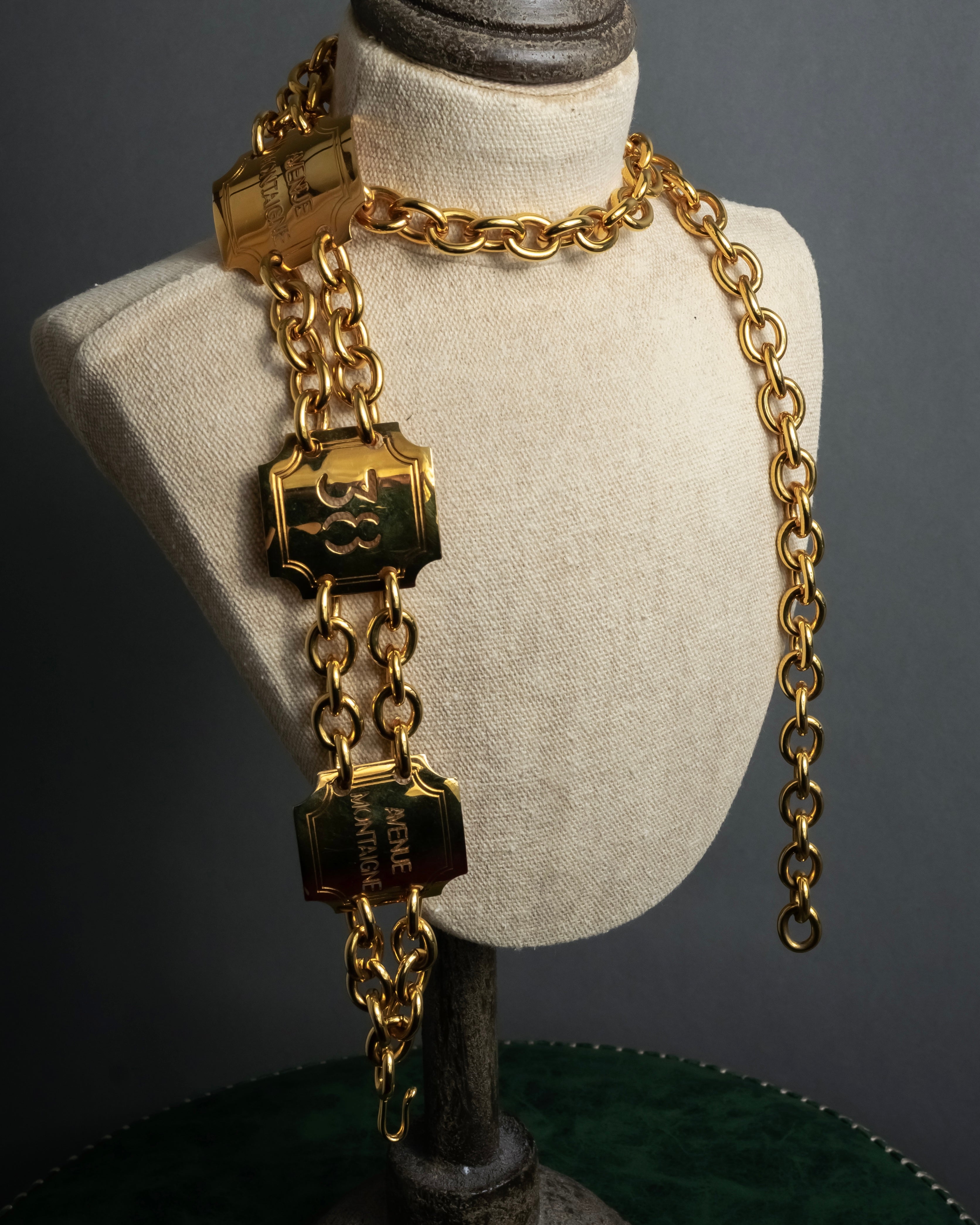 "CELINE" AVENUE MONTAIGNE 38 design gold necklace & belt
