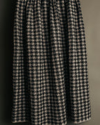 “Salvatore Ferragamo” 90’s-00’s Houndstooth knit flare skirt