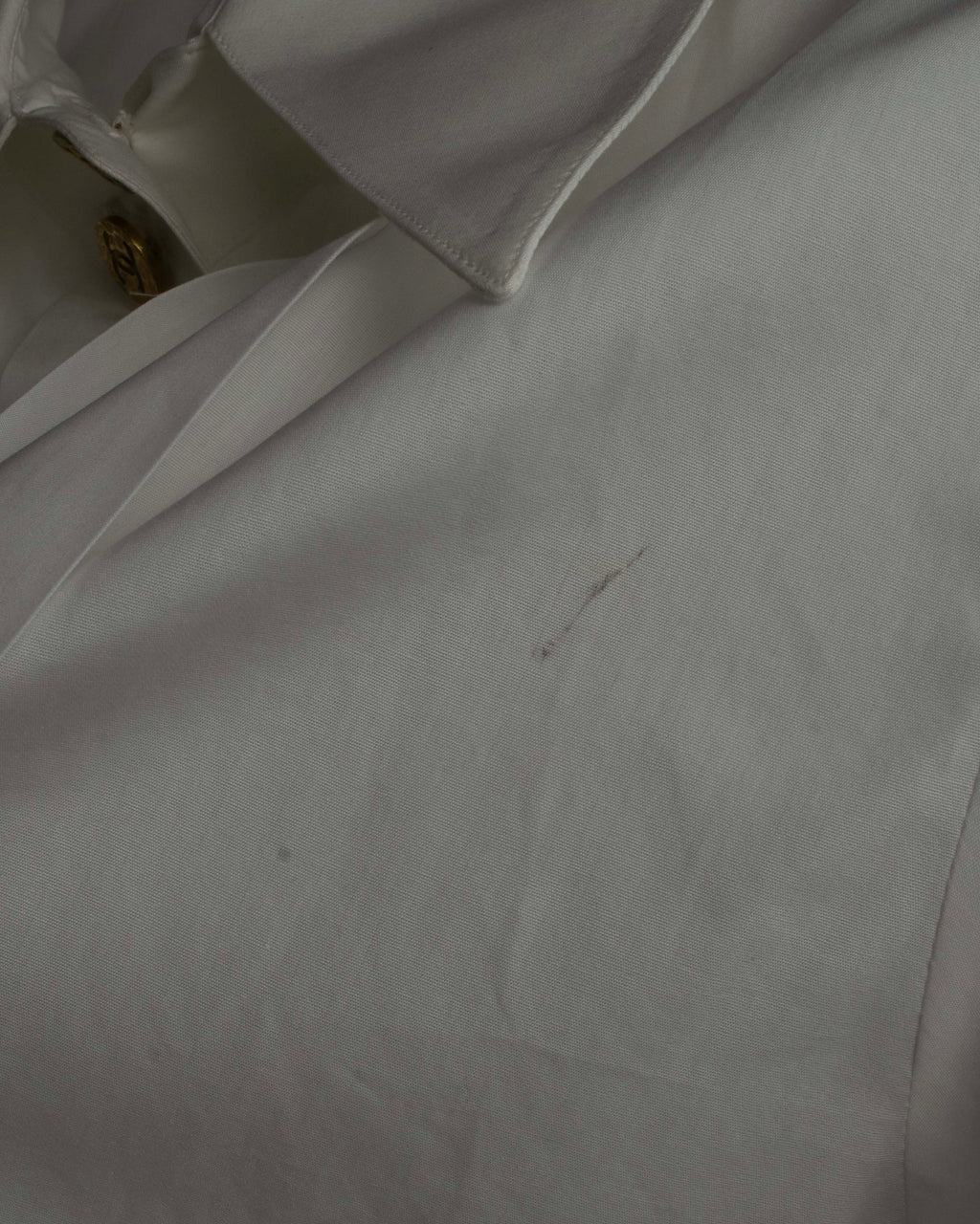 "CHANEL" Gold button design pleated white shirt