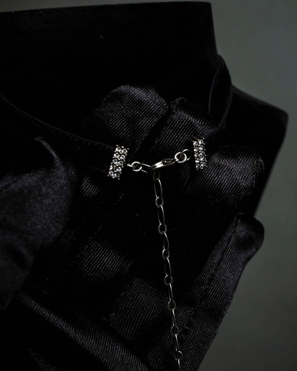 "DIOR" Velvet ribbon design star motif choker