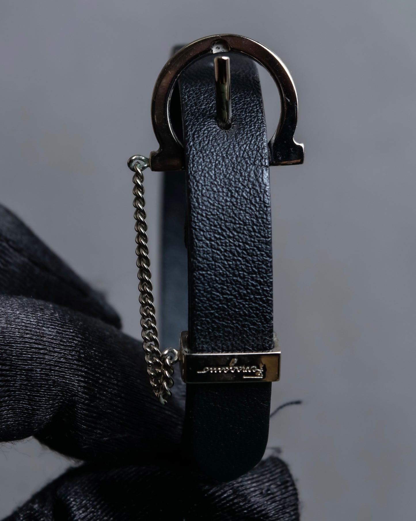 "Salvatore Ferragamo"
Silver chain design gancini leather bracelet