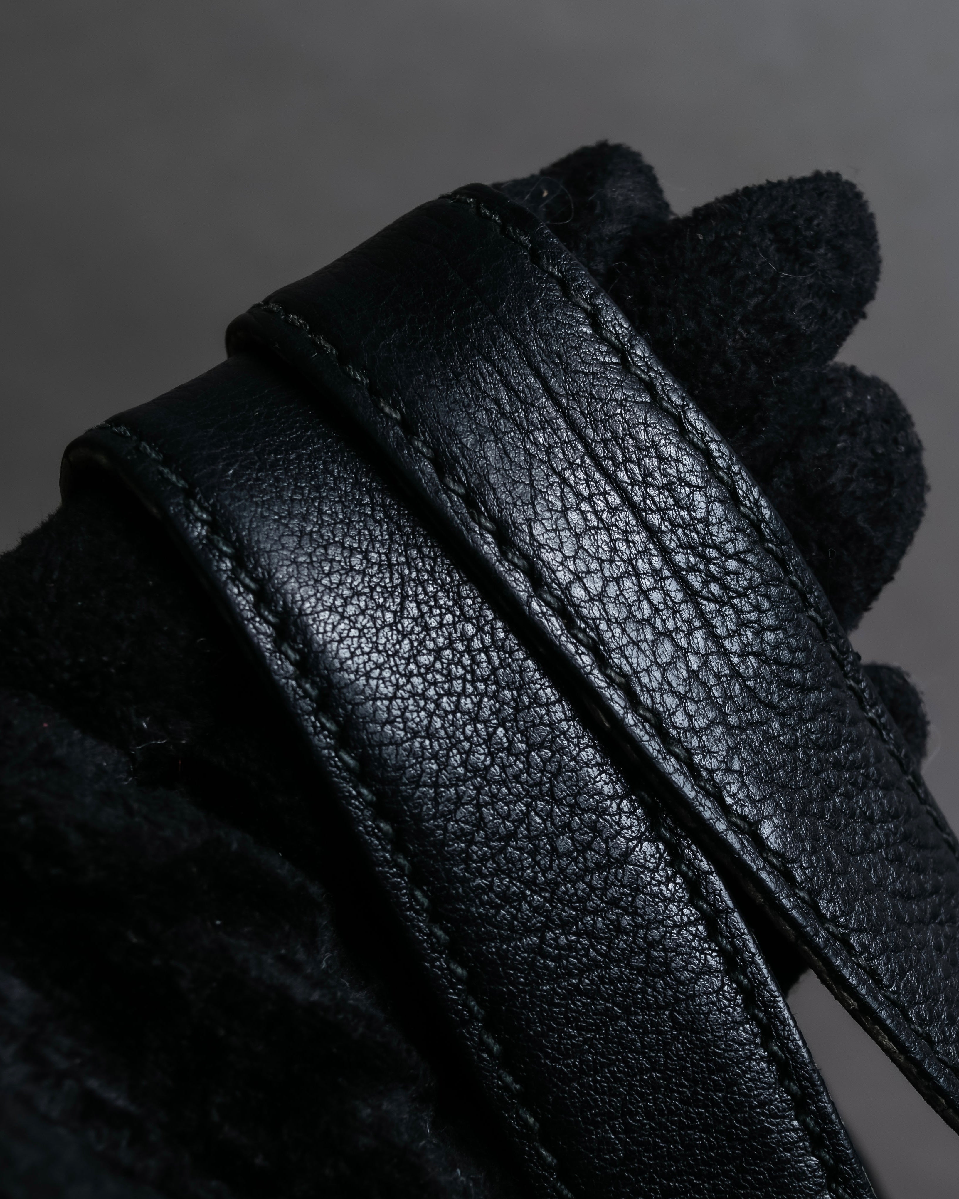 "YVES SAINT LAURENT" Gold parts design Muse toe leather bag